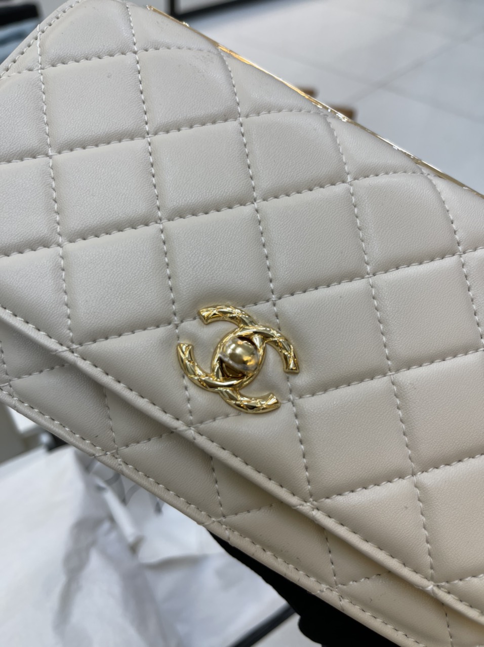 Túi Xách Chanel Super Woc Thẻ Vàng Màu Trắng Khóa Vàng Size 19cm