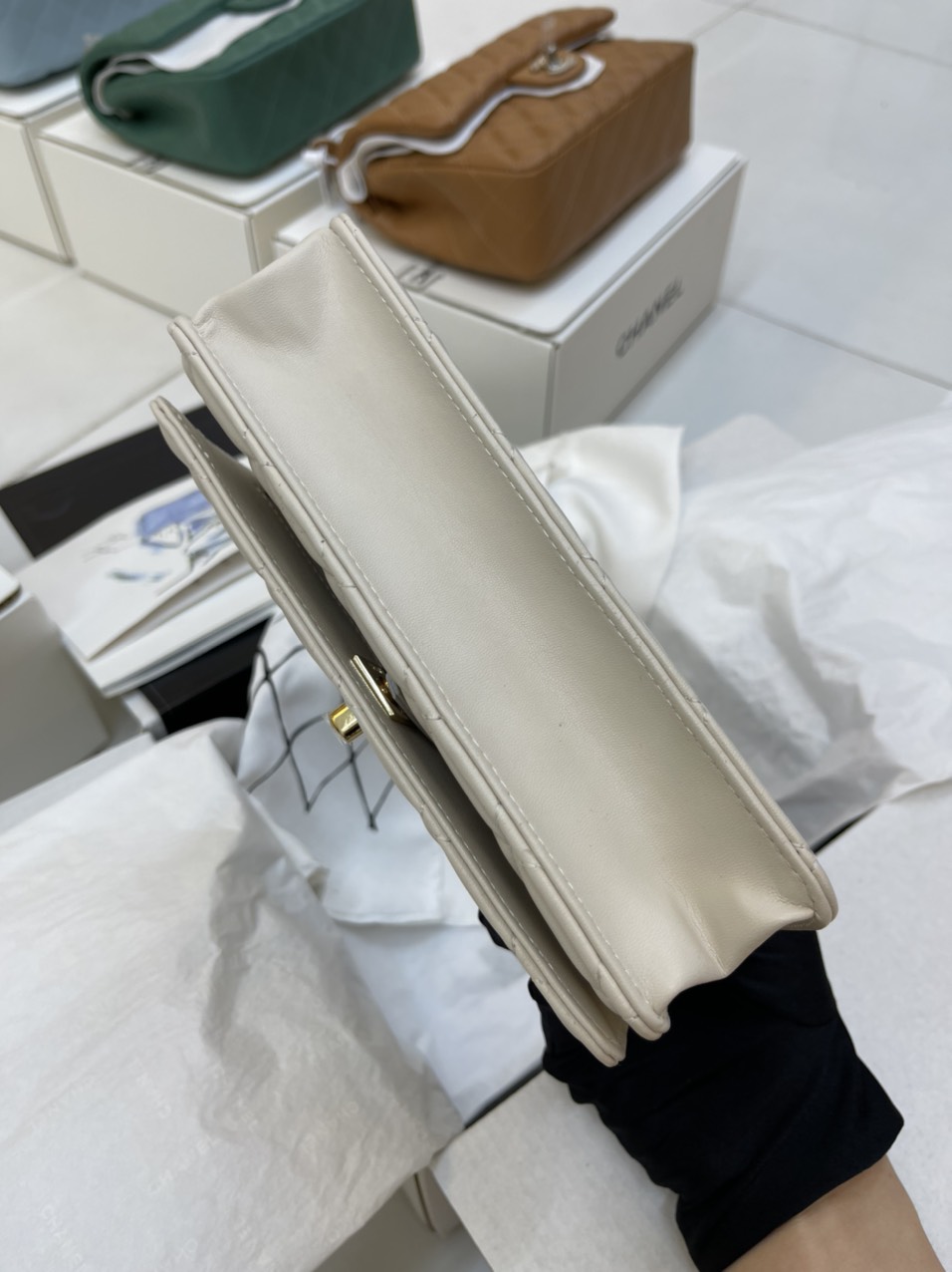 Túi Xách Chanel Super Woc Thẻ Vàng Màu Trắng Khóa Vàng Size 19cm