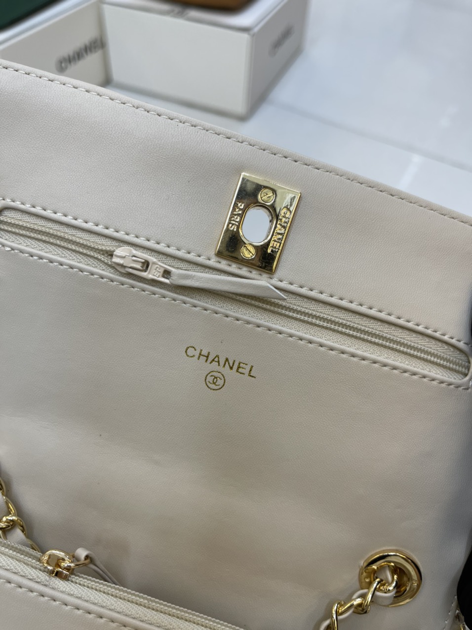 Túi Xách Chanel Super Woc Thẻ Vàng Màu Trắng Khóa Vàng Size 19cm