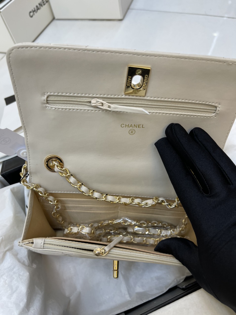 Túi Xách Chanel Super Woc Thẻ Vàng Màu Trắng Khóa Vàng Size 19cm
