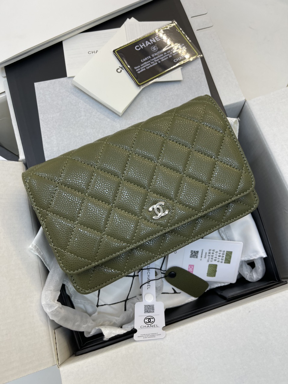 Túi Xách Chanel Super Woc Màu Xanh Lá Khóa Bạc Size 19cm
