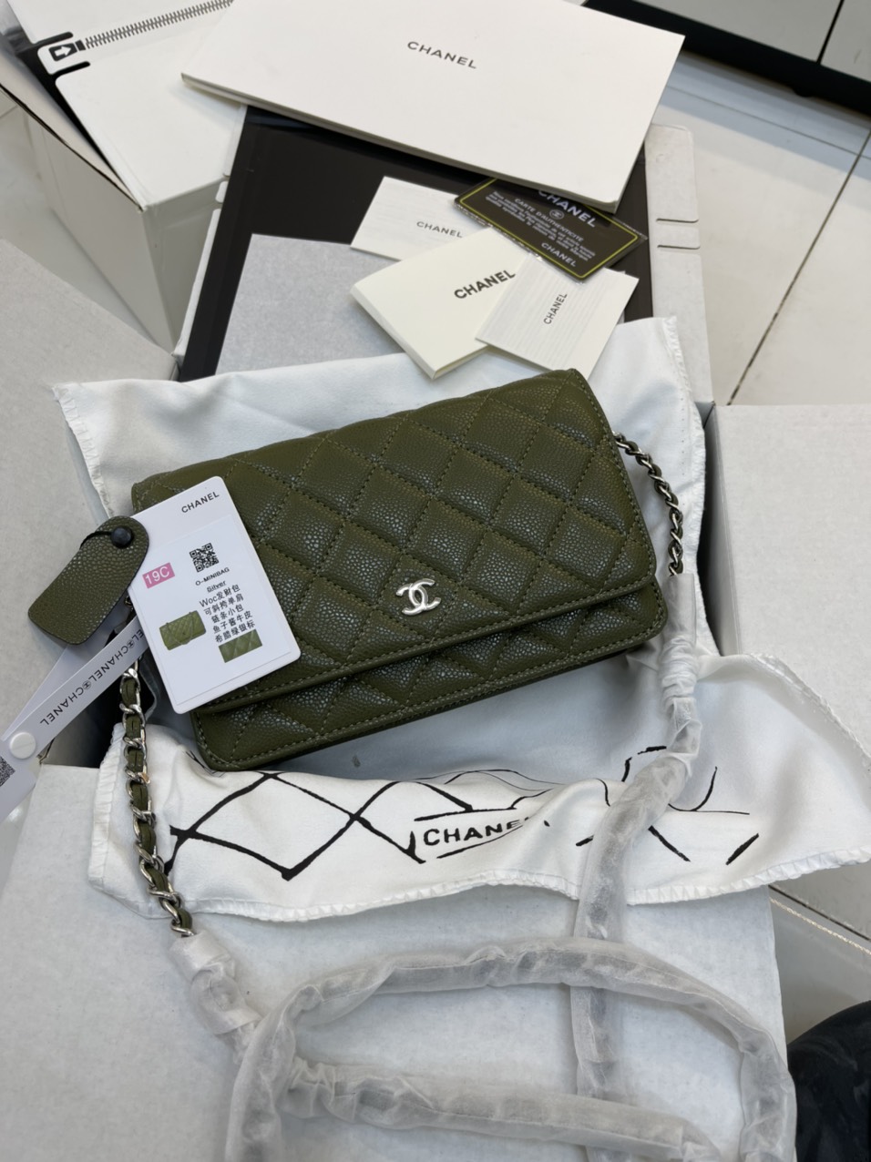 Túi Xách Chanel Super Woc Màu Xanh Lá Khóa Bạc Size 19cm