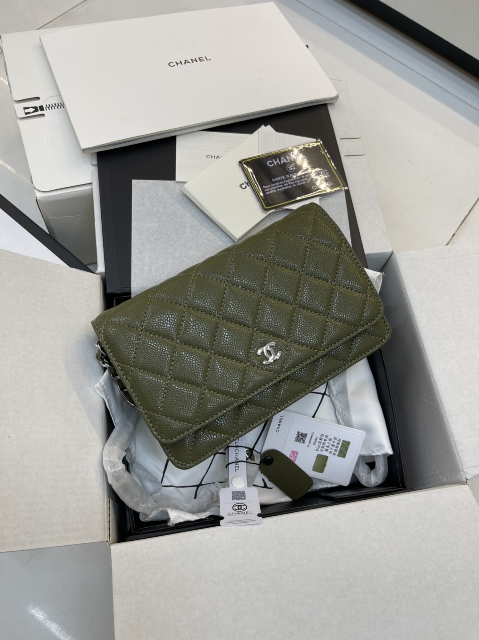 Túi Xách Chanel Super Woc Màu Xanh Lá Khóa Bạc Size 19cm