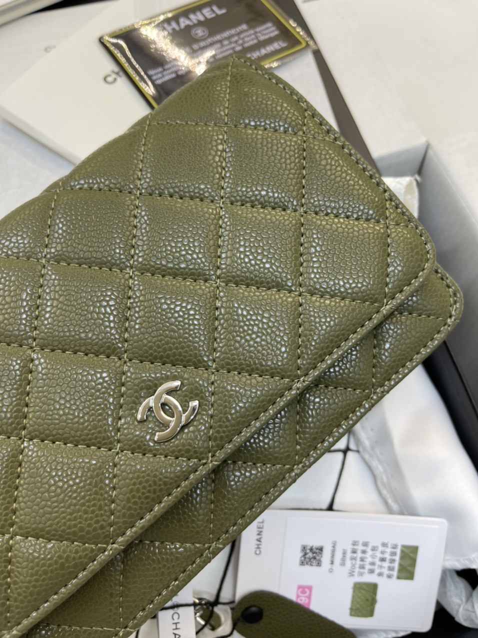 Túi Xách Chanel Super Woc Màu Xanh Lá Khóa Bạc Size 19cm