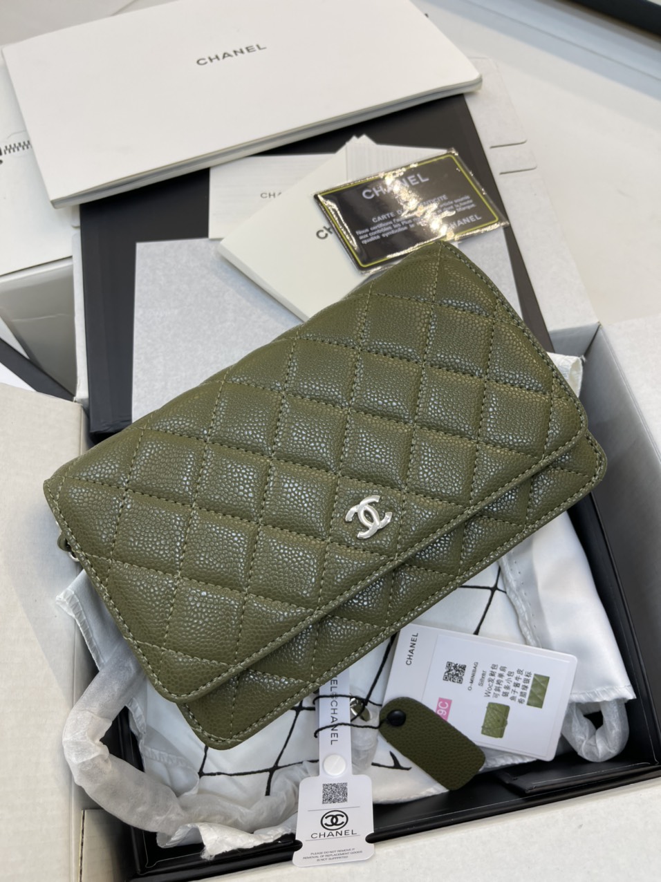 Túi Xách Chanel Super Woc Màu Xanh Lá Khóa Bạc Size 19cm