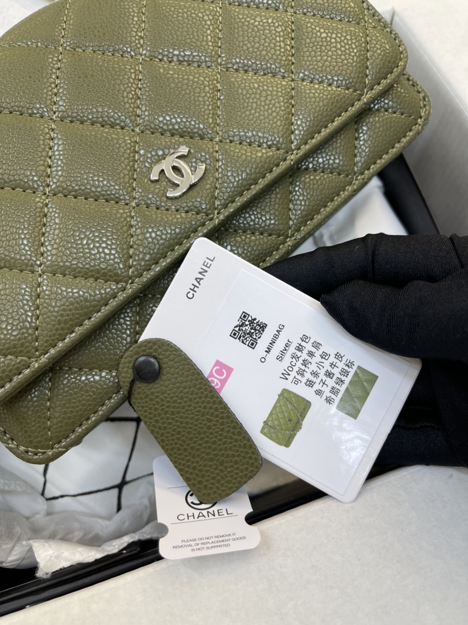 Túi Xách Chanel Super Woc Màu Xanh Lá Khóa Bạc Size 19cm