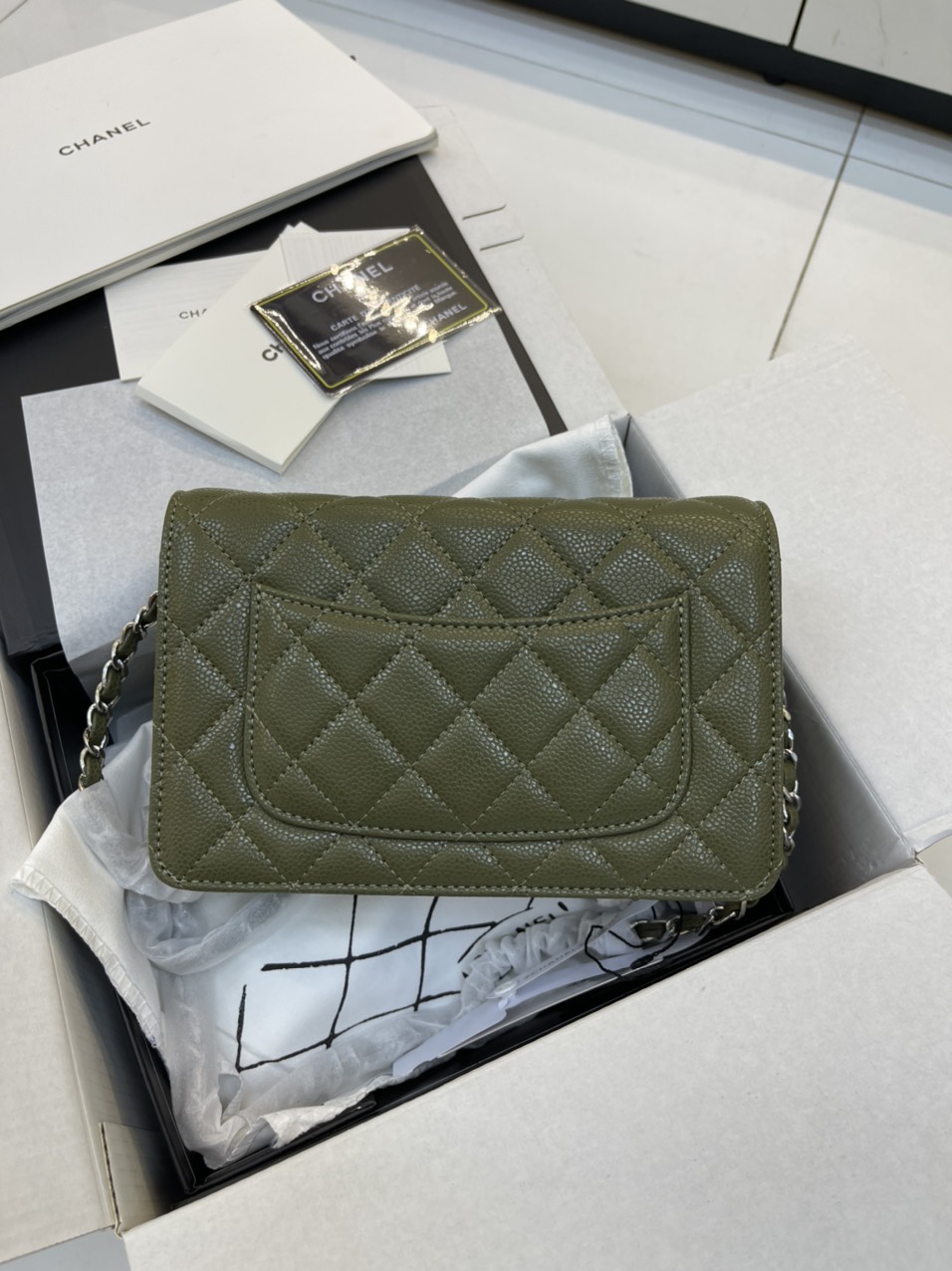 Túi Xách Chanel Super Woc Màu Xanh Lá Khóa Bạc Size 19cm