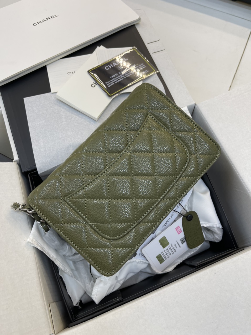 Túi Xách Chanel Super Woc Màu Xanh Lá Khóa Bạc Size 19cm