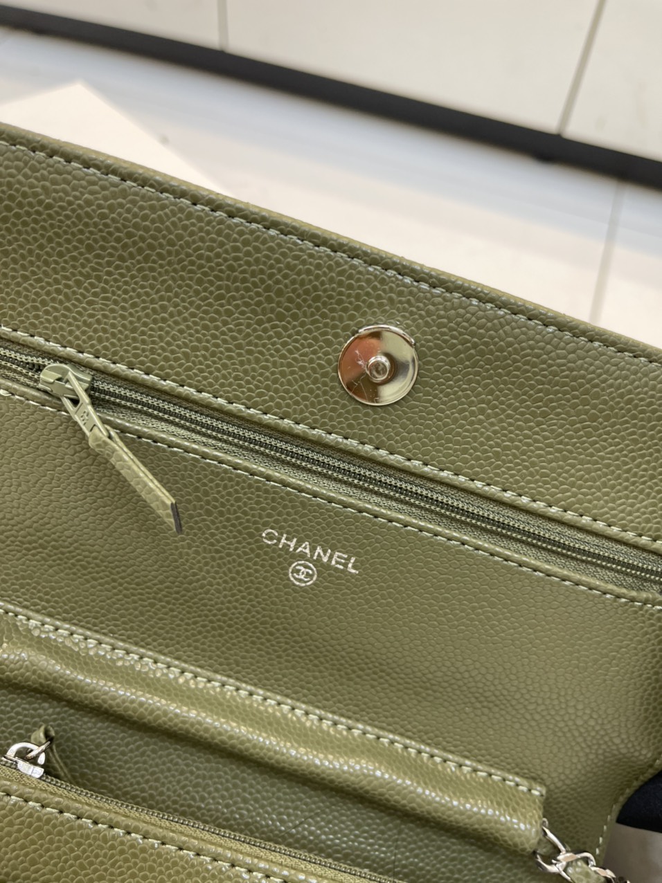 Túi Xách Chanel Super Woc Màu Xanh Lá Khóa Bạc Size 19cm