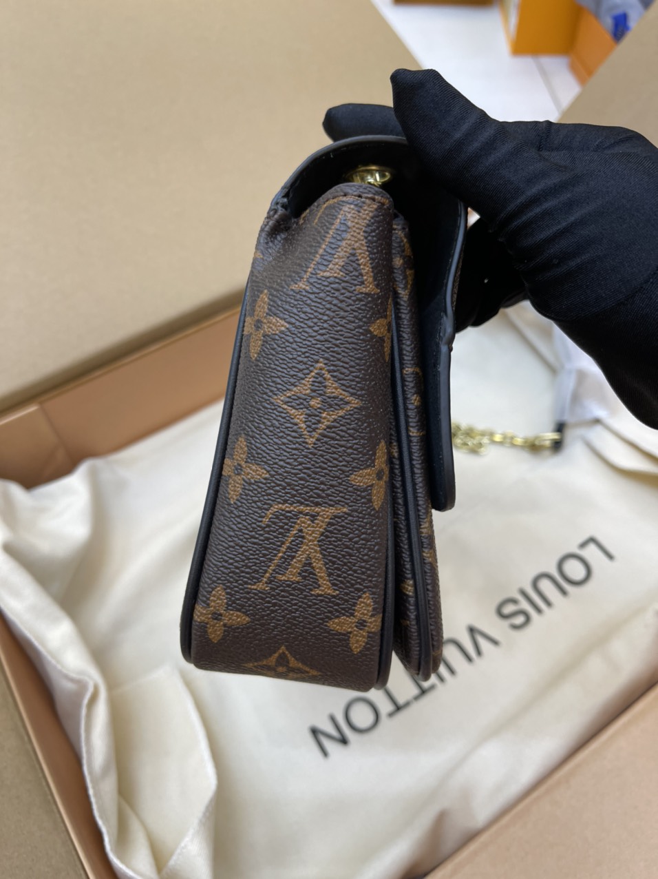 Túi Xách LV Super Marceau Black And Caramel