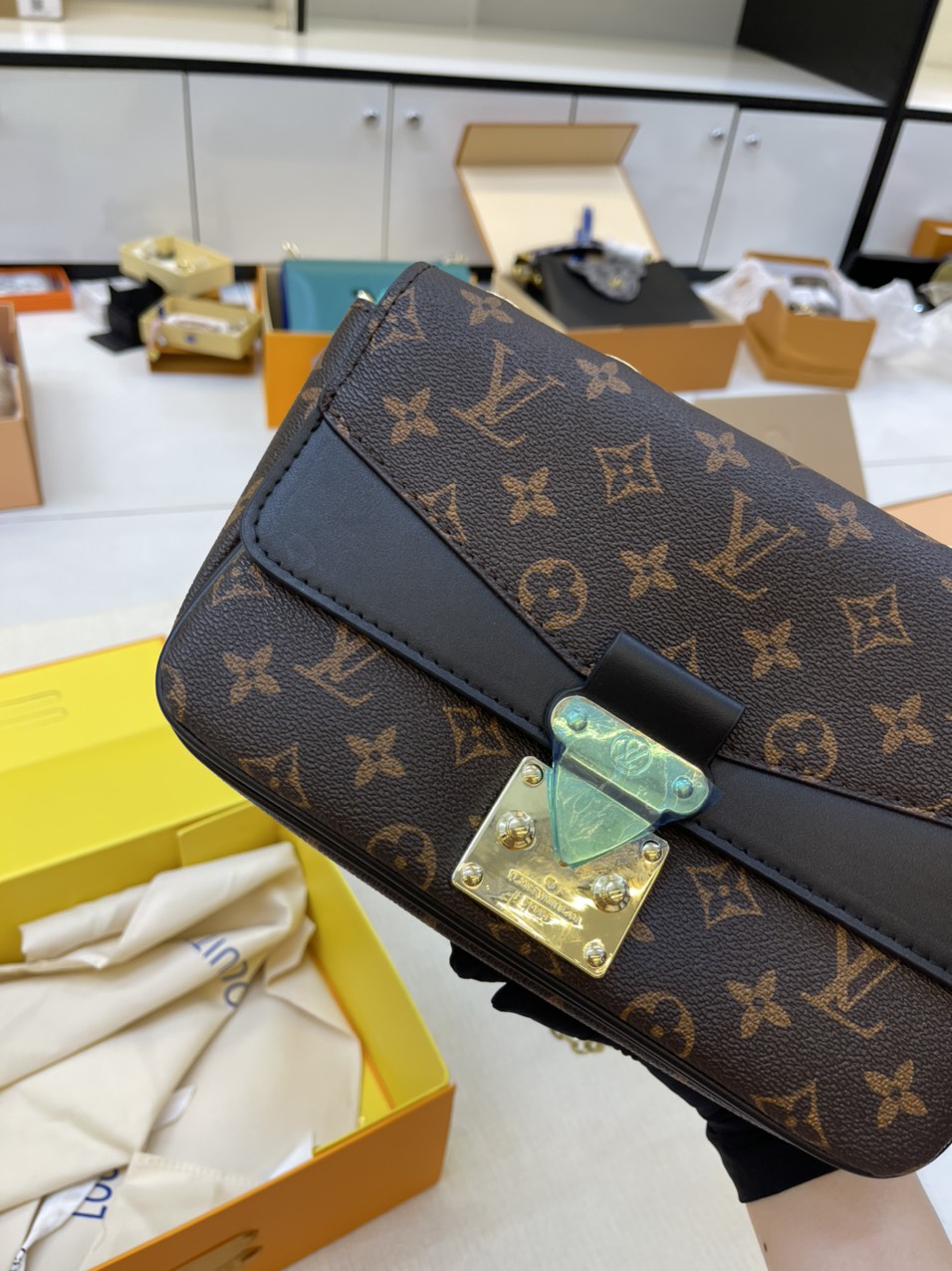 Túi Xách LV Super Marceau Black And Caramel