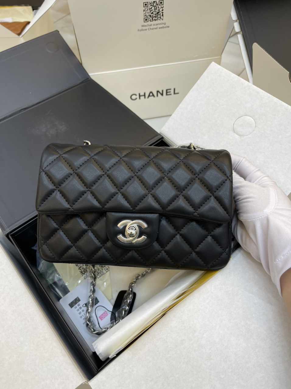 Túi Xách Chanel Super Classic Da Lì Màu Đen Khóa Bạc Size 20cm