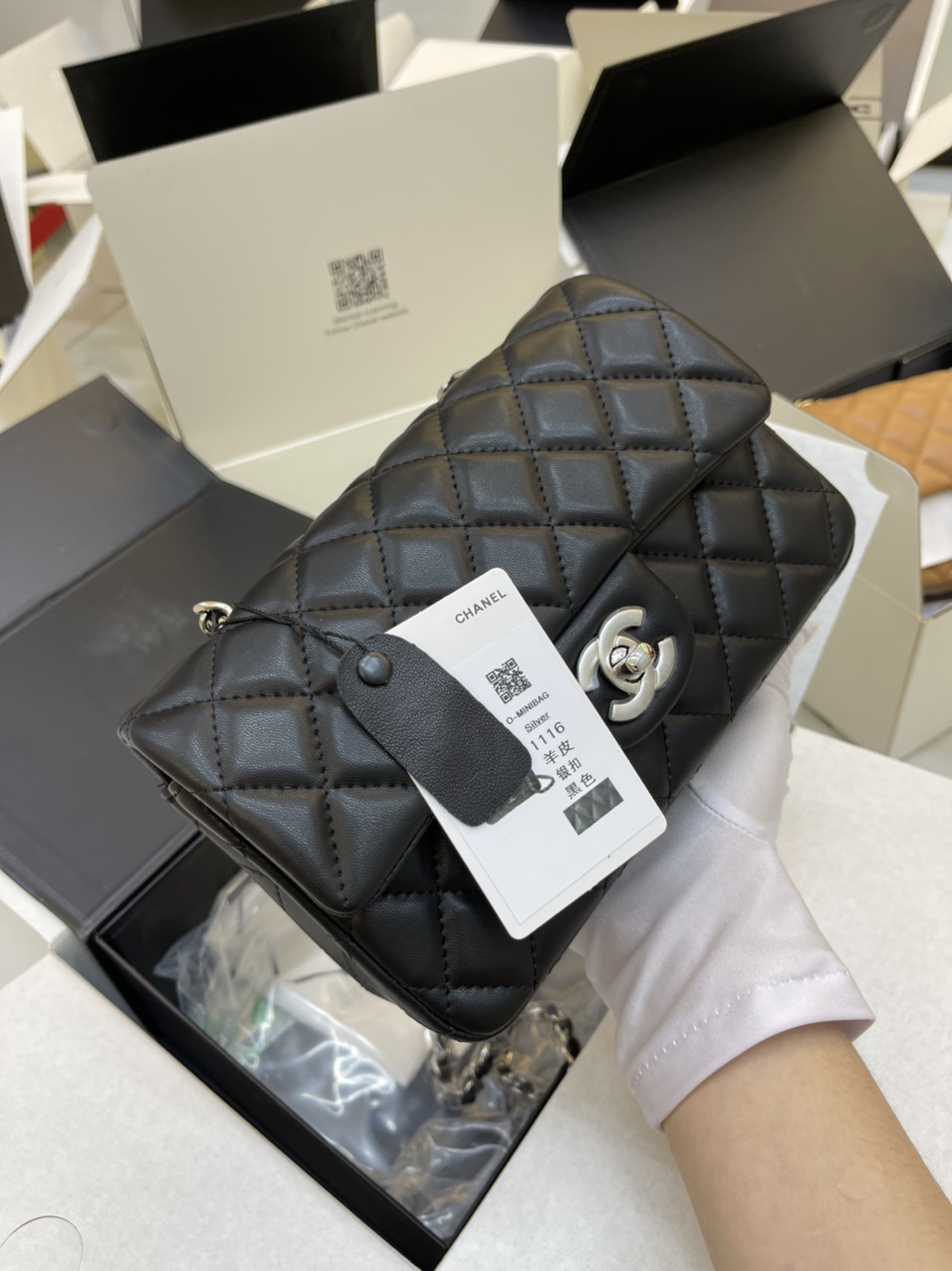 Túi Xách Chanel Super Classic Da Lì Màu Đen Khóa Bạc Size 20cm
