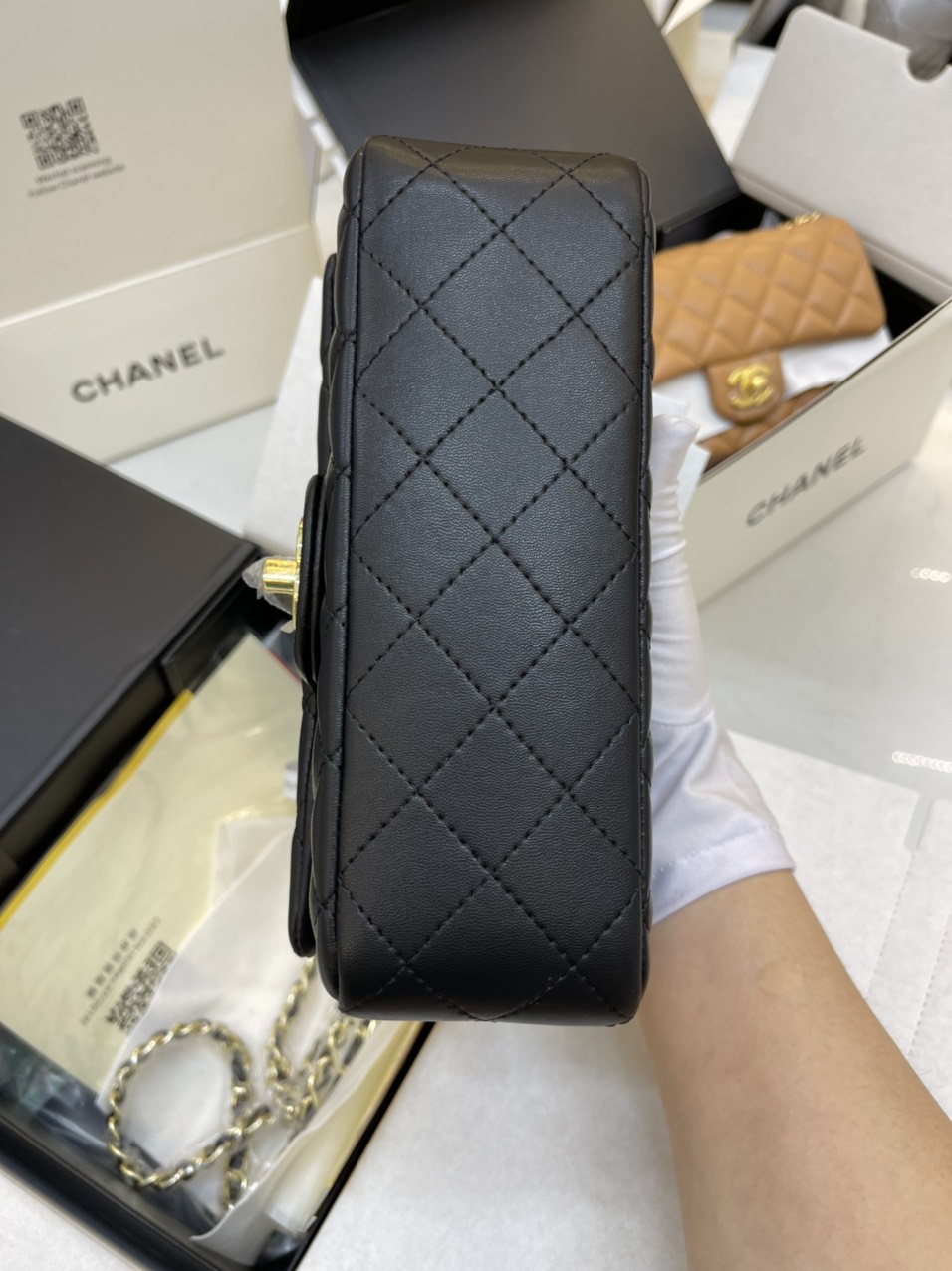 Túi Xách Chanel Super Classic Da Lì Màu Đen Khóa Bạc Size 20cm