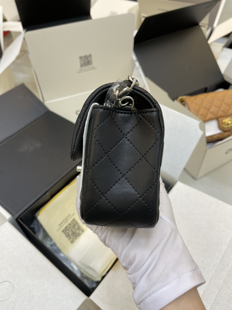 Túi Xách Chanel Super Classic Da Lì Màu Đen Khóa Bạc Size 20cm
