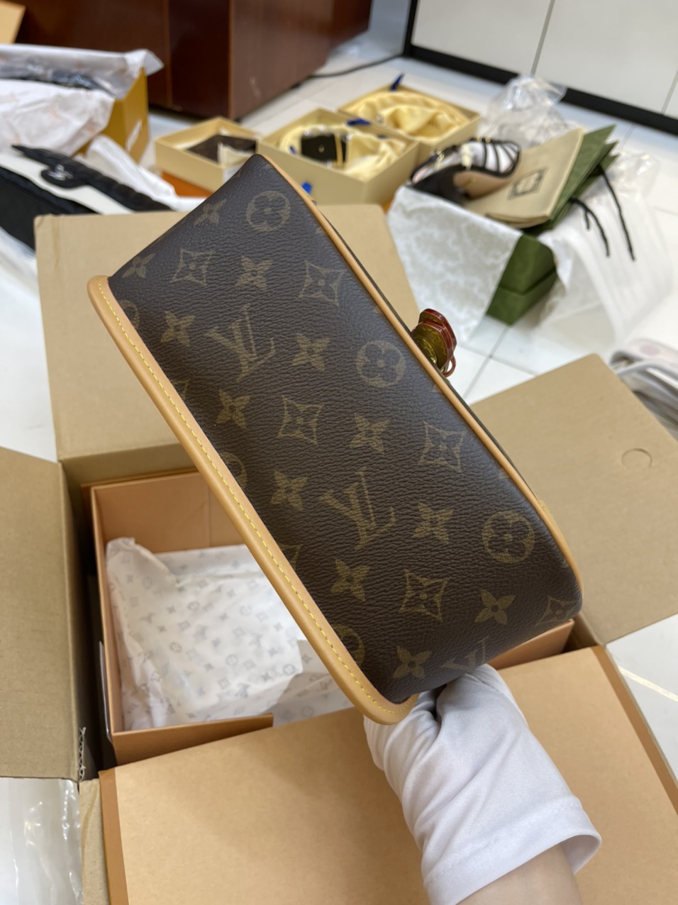 Túi Đeo Chéo Louis Vuitton Diane Màu Nâu
