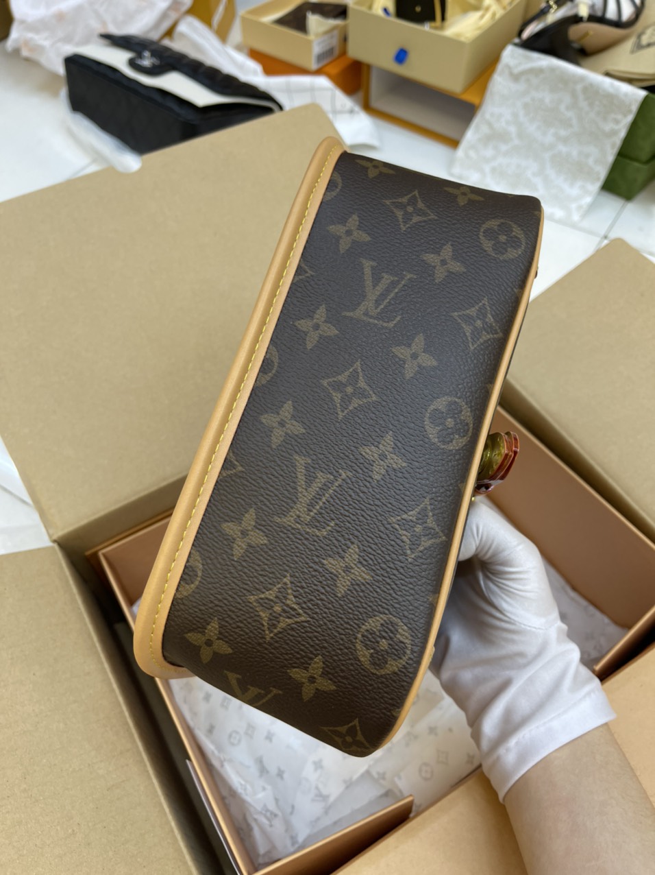 Túi Đeo Chéo Louis Vuitton Diane Màu Nâu