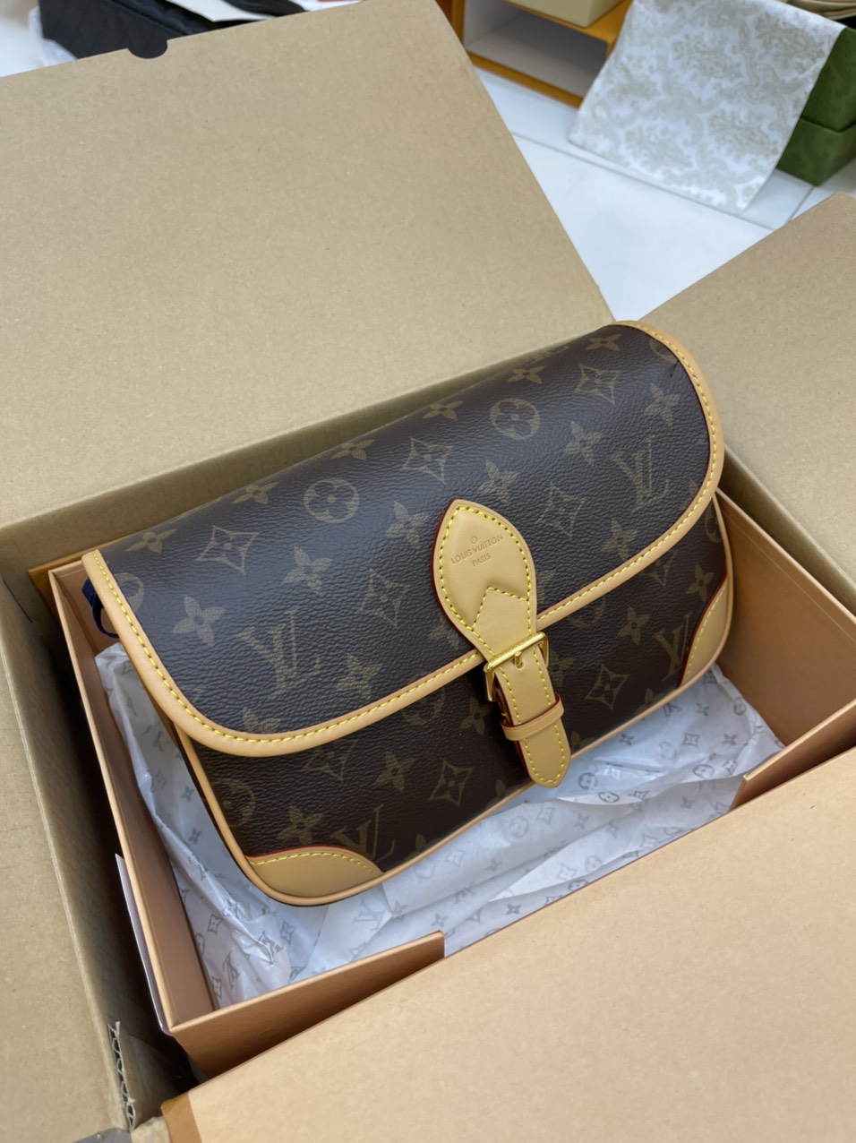 Túi Đeo Chéo Louis Vuitton Diane Màu Nâu