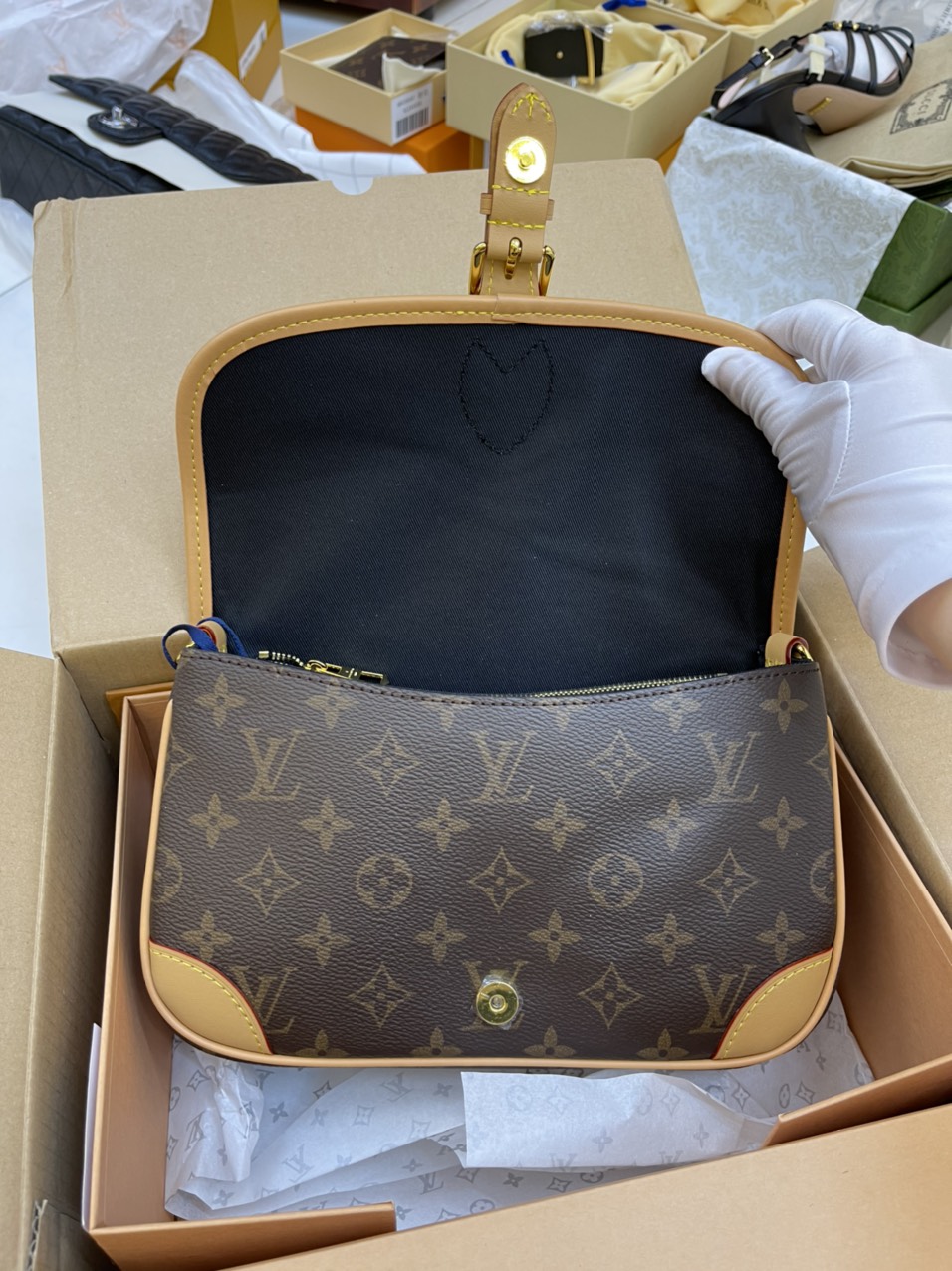 Túi Đeo Chéo Louis Vuitton Diane Màu Nâu