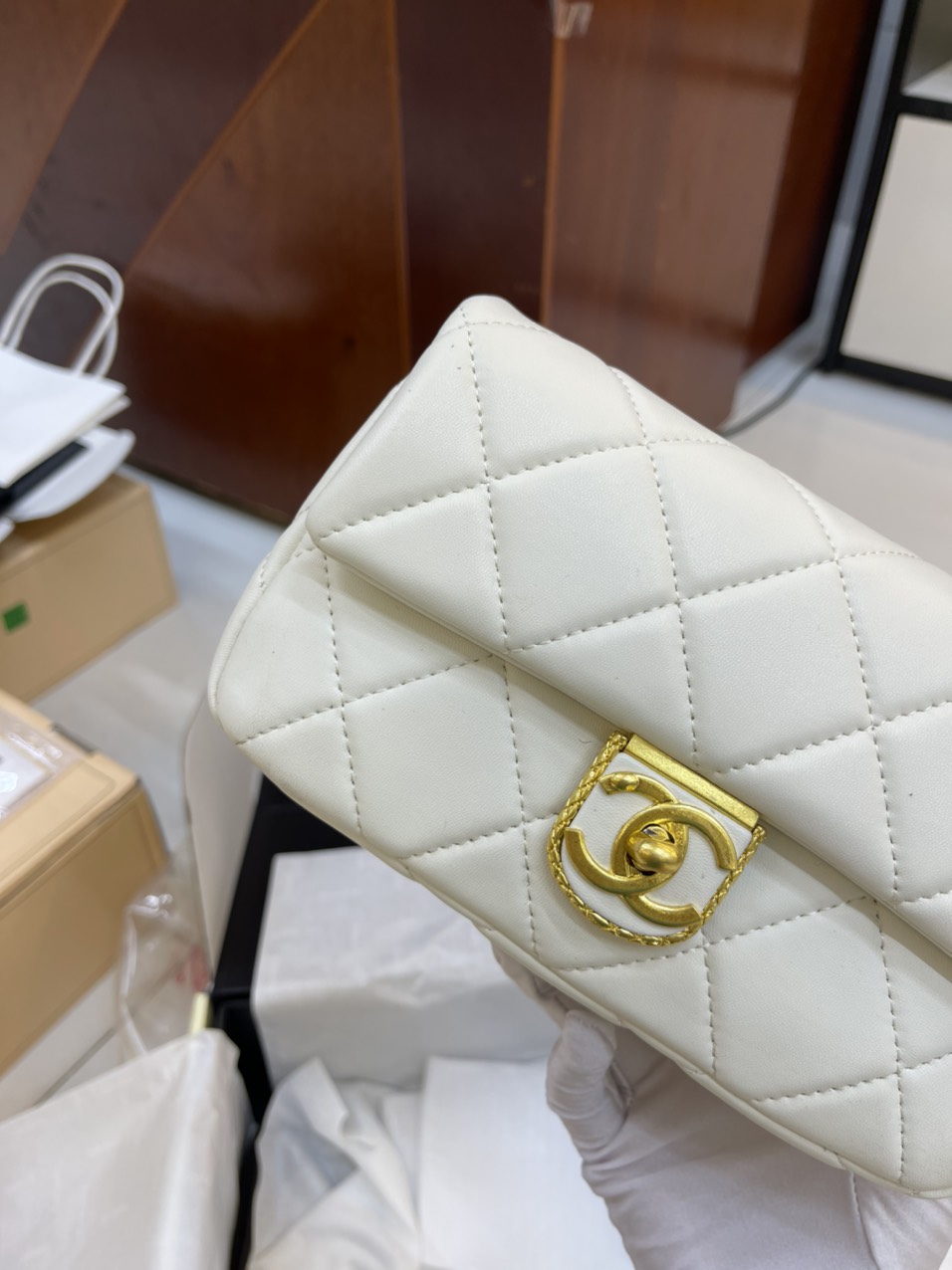 Túi Đeo Chéo Chanel Super Mini Flap Bag LambskinHardware AS3473 Màu Trắng