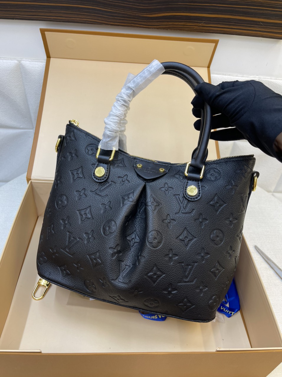 Túi Xách LV Super Khoá Kéo Logo Đen Size 26cm