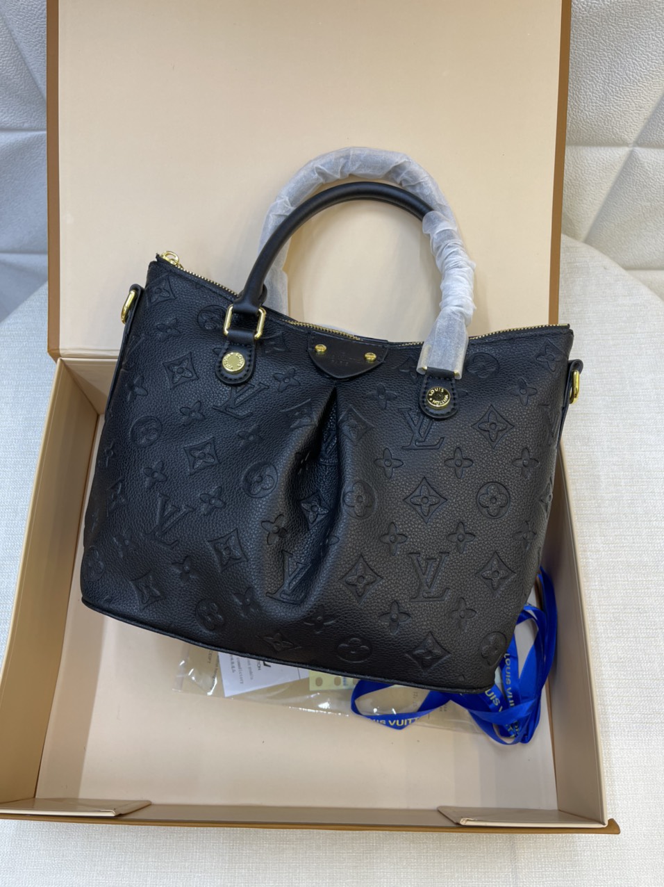 Túi Xách LV Super Khoá Kéo Logo Đen Size 26cm
