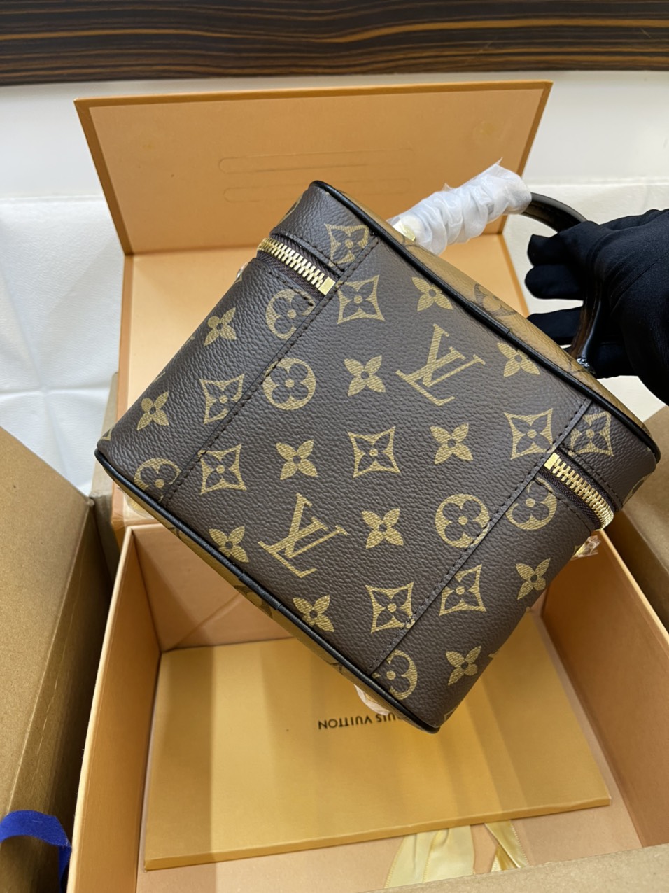 Túi Xách LV Vanity Super Monogram Size 18cm M44727