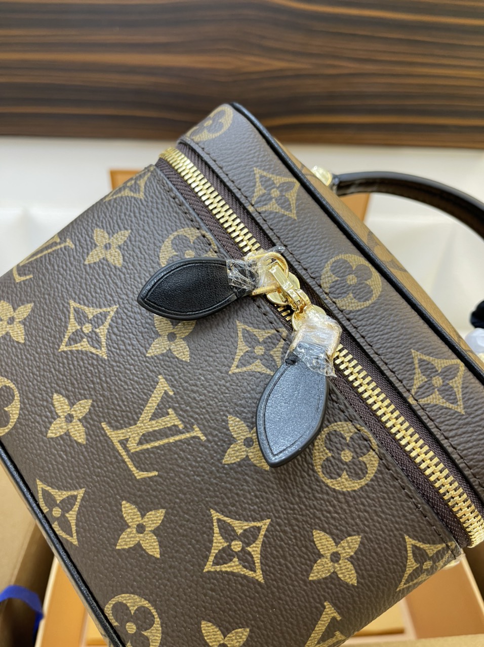 Túi Xách LV Vanity Super Monogram Size 18cm M44727