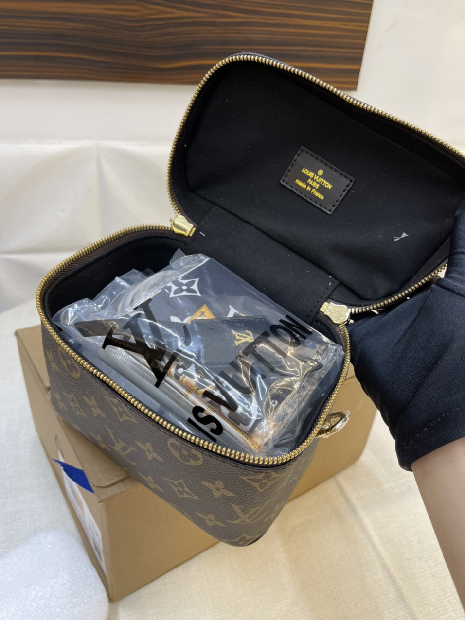 Túi Xách LV Vanity Super Monogram Size 18cm M44727
