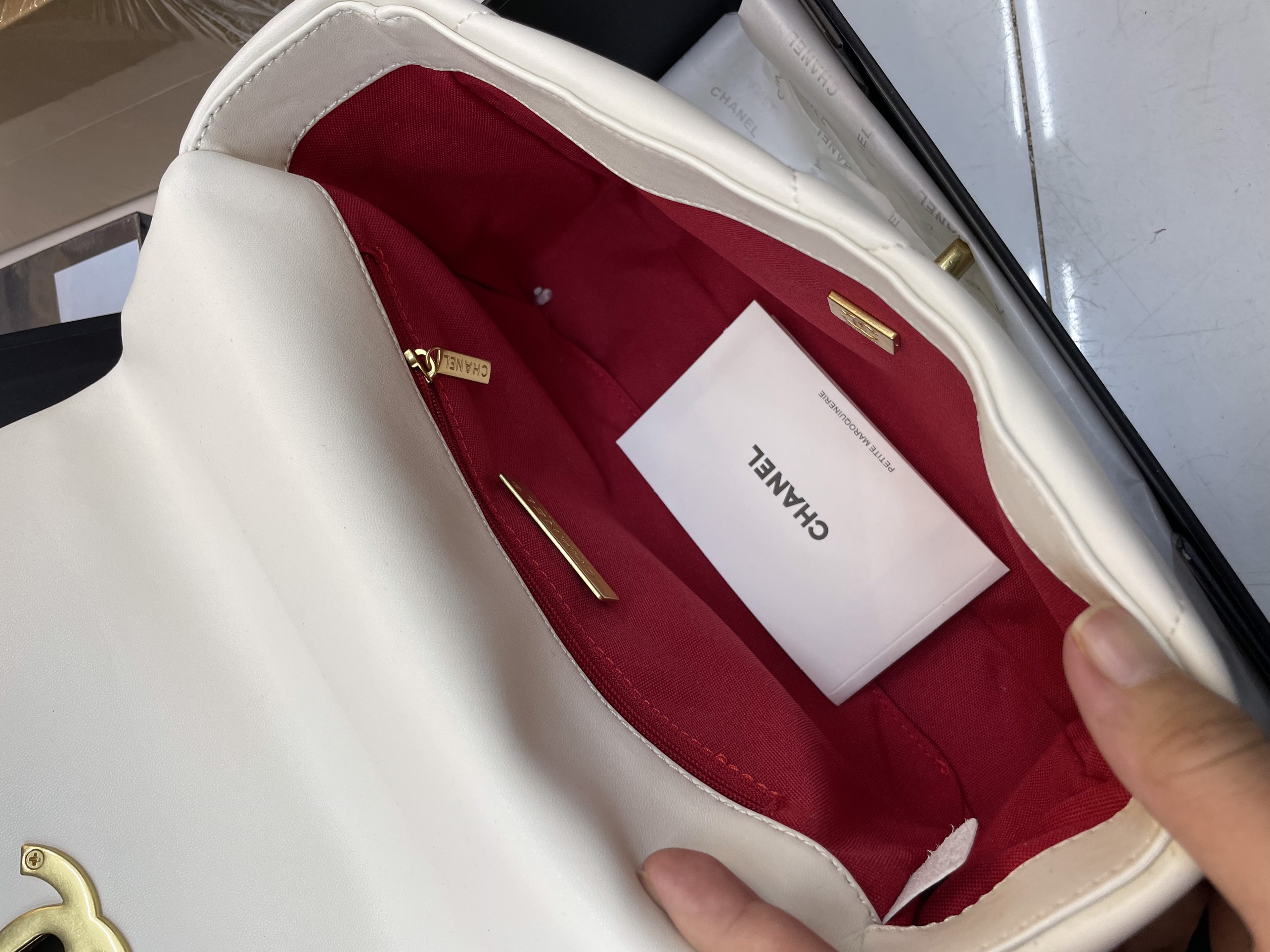 Túi Xách Chanel 19 Super Small Flap Bag White Size 26cm