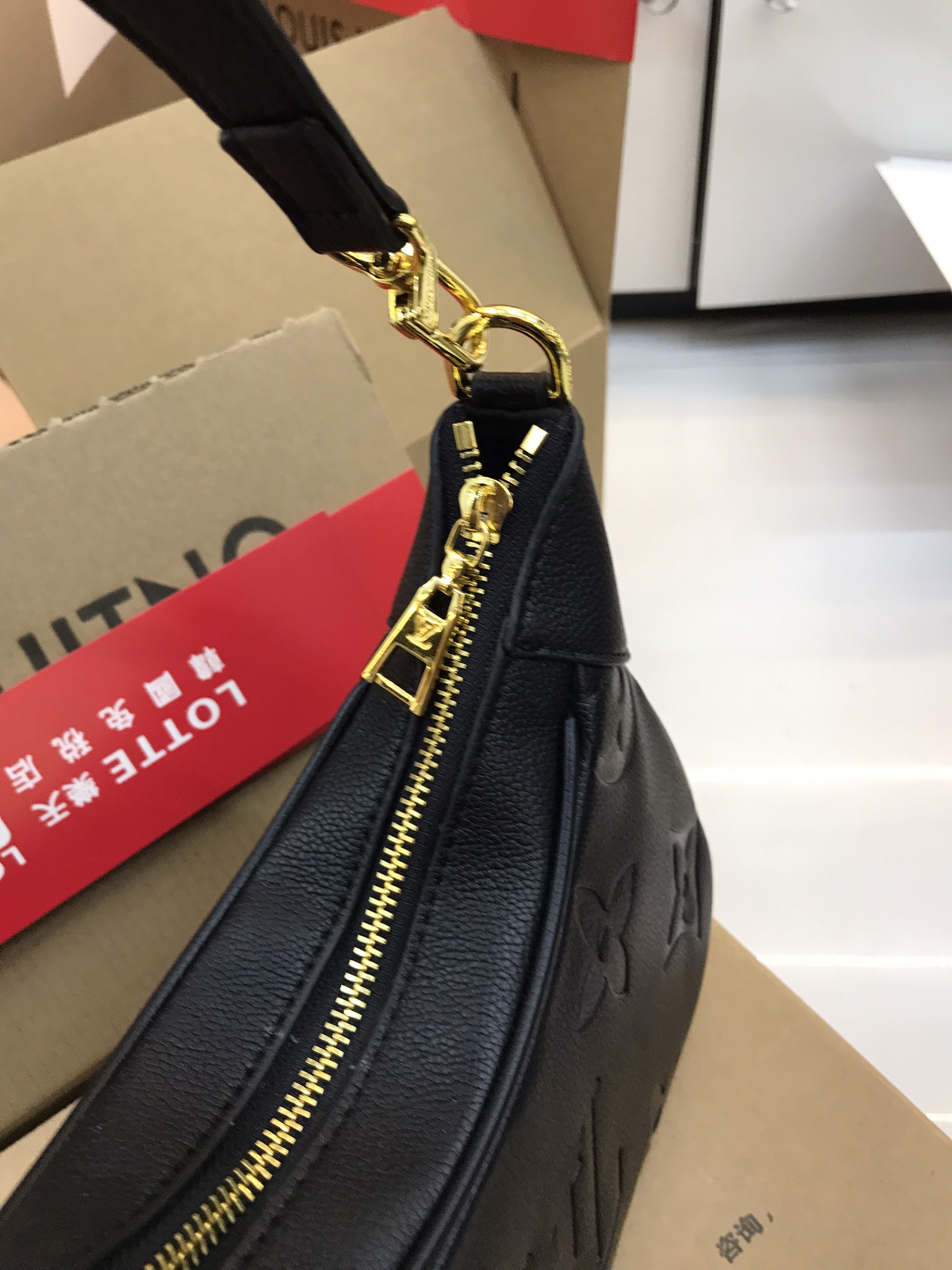 Túi xách LV Super  MONOGRAM EMPREINTE Womens Shoulder Bags