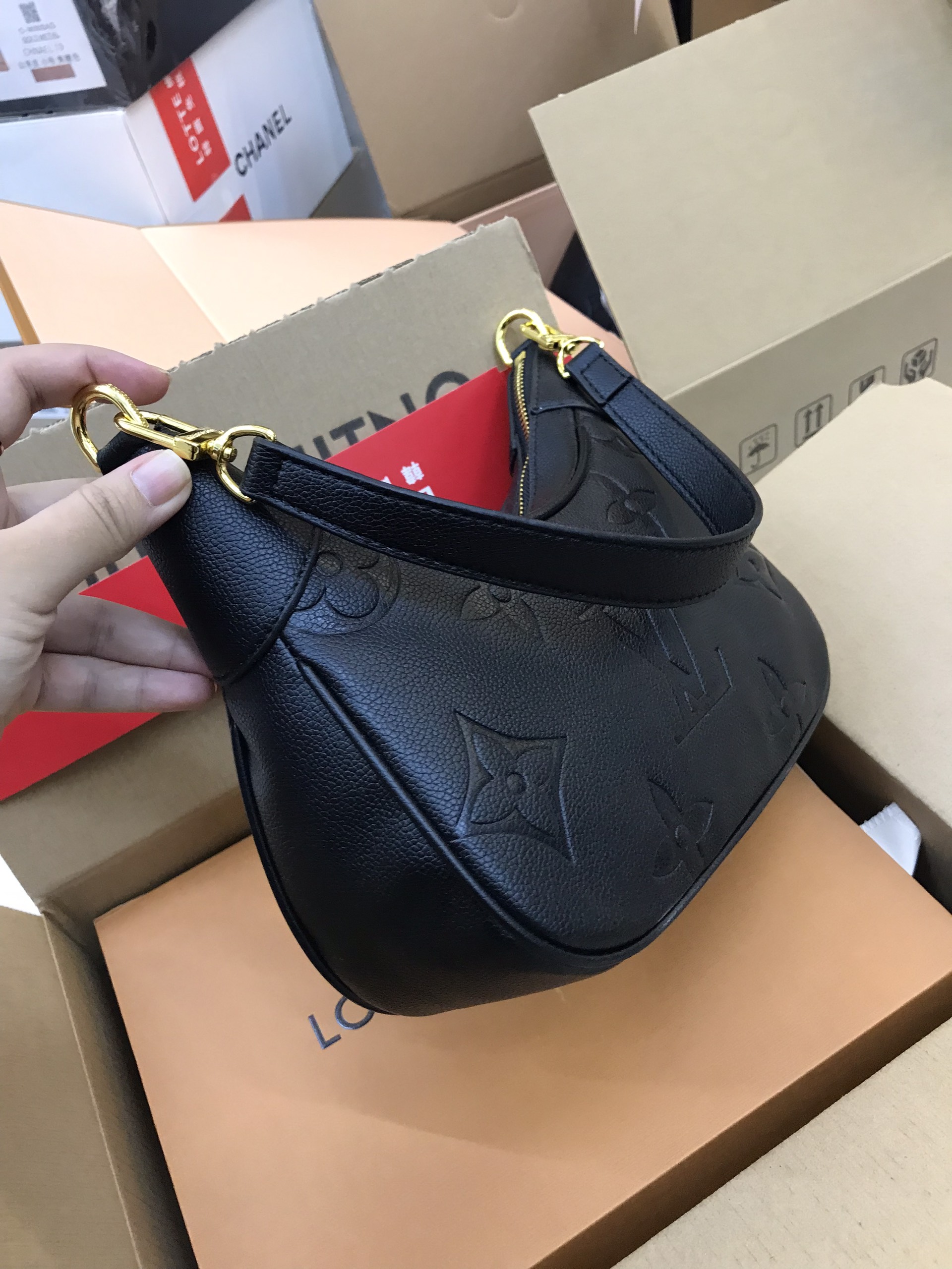 Túi xách LV Super  MONOGRAM EMPREINTE Womens Shoulder Bags