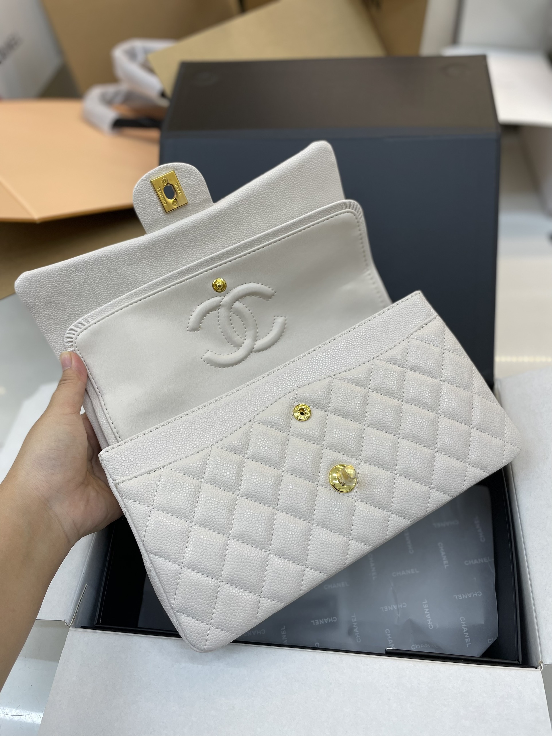 Túi Xách CHANEL Super Classic Single Flap Black Caviar Màu Trắng Size 26cm