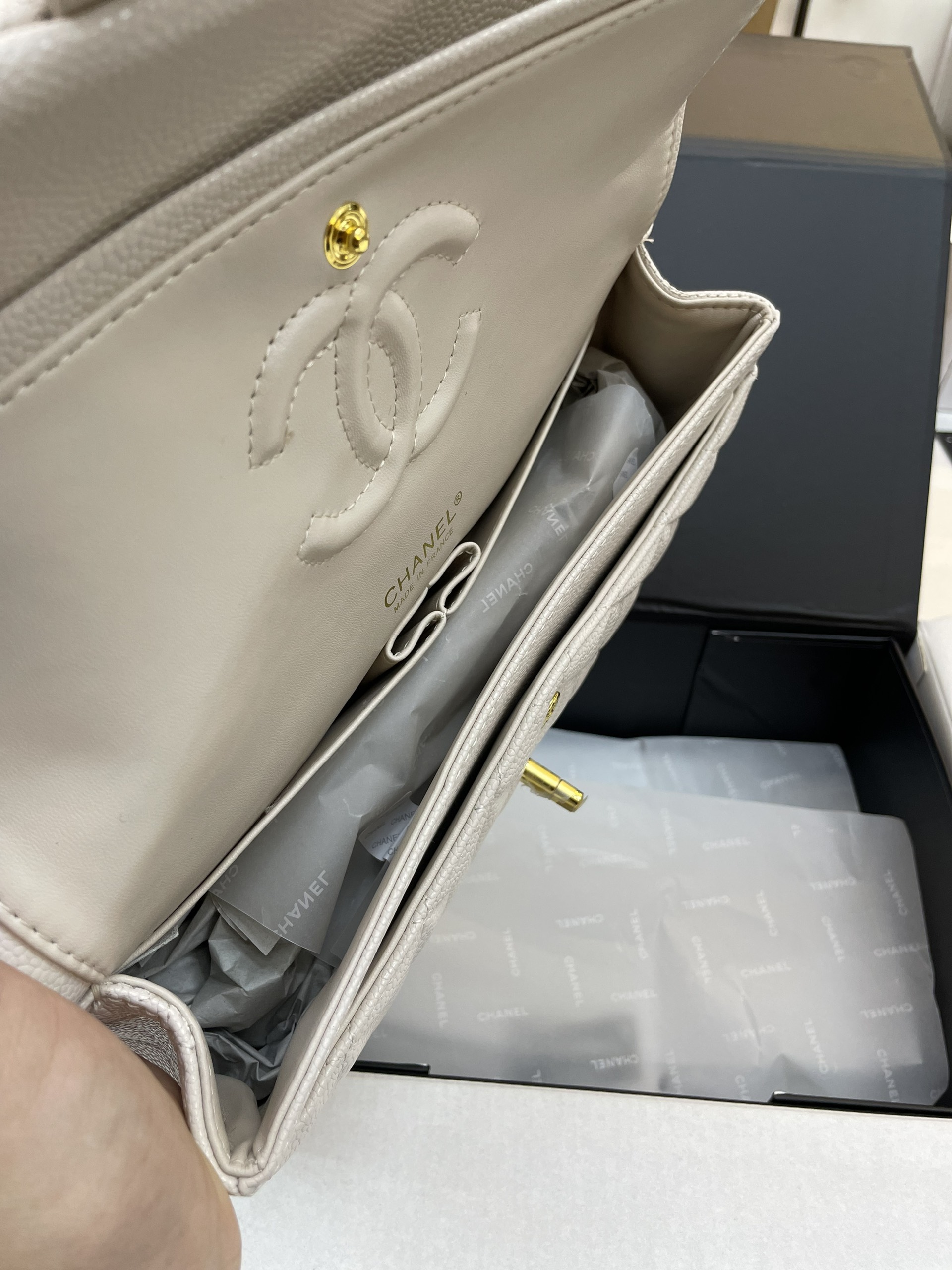 Túi Xách CHANEL Super Classic Single Flap Black Caviar Màu Trắng Size 26cm