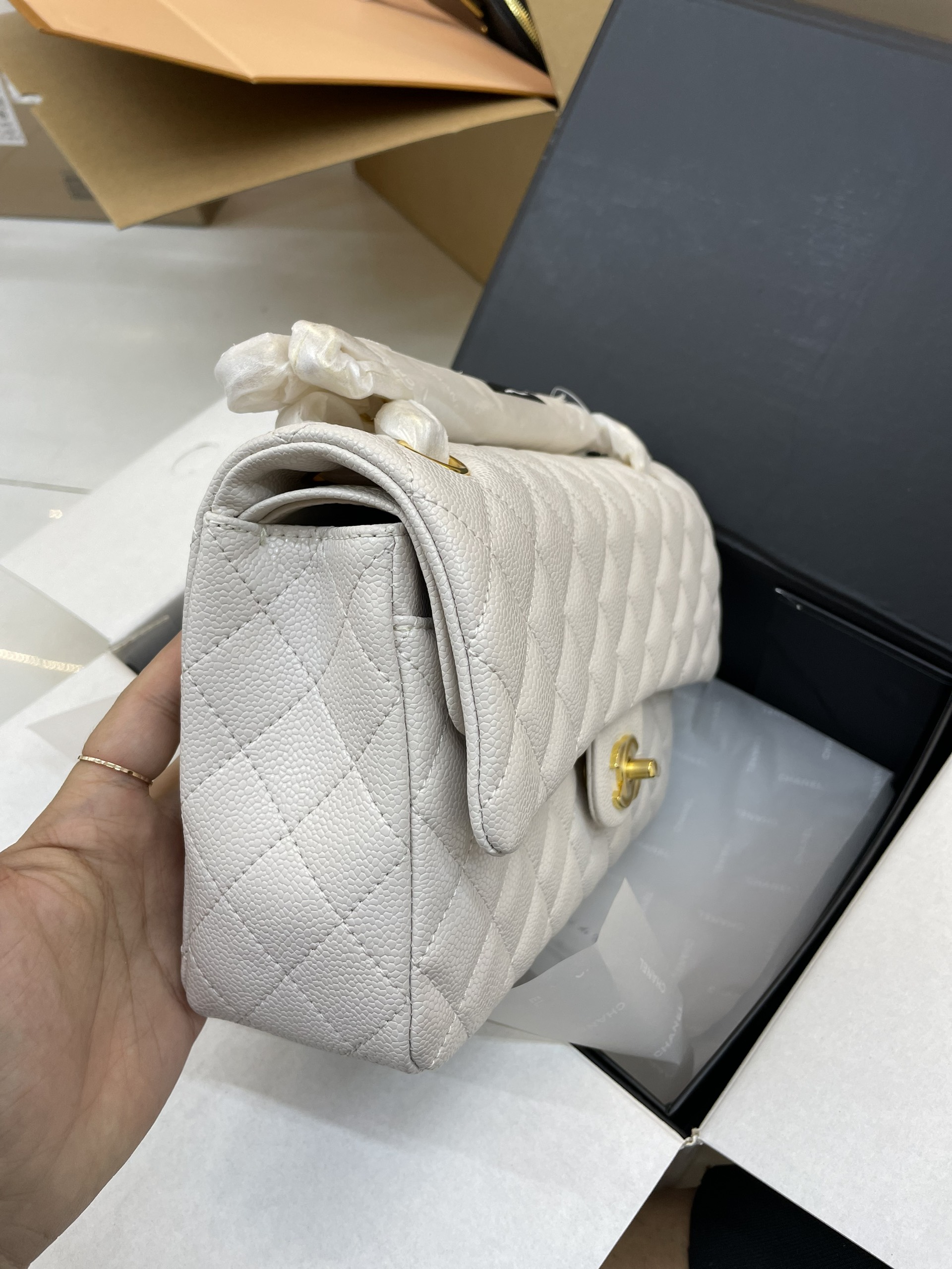 Túi Xách CHANEL Super Classic Single Flap Black Caviar Màu Trắng Size 26cm