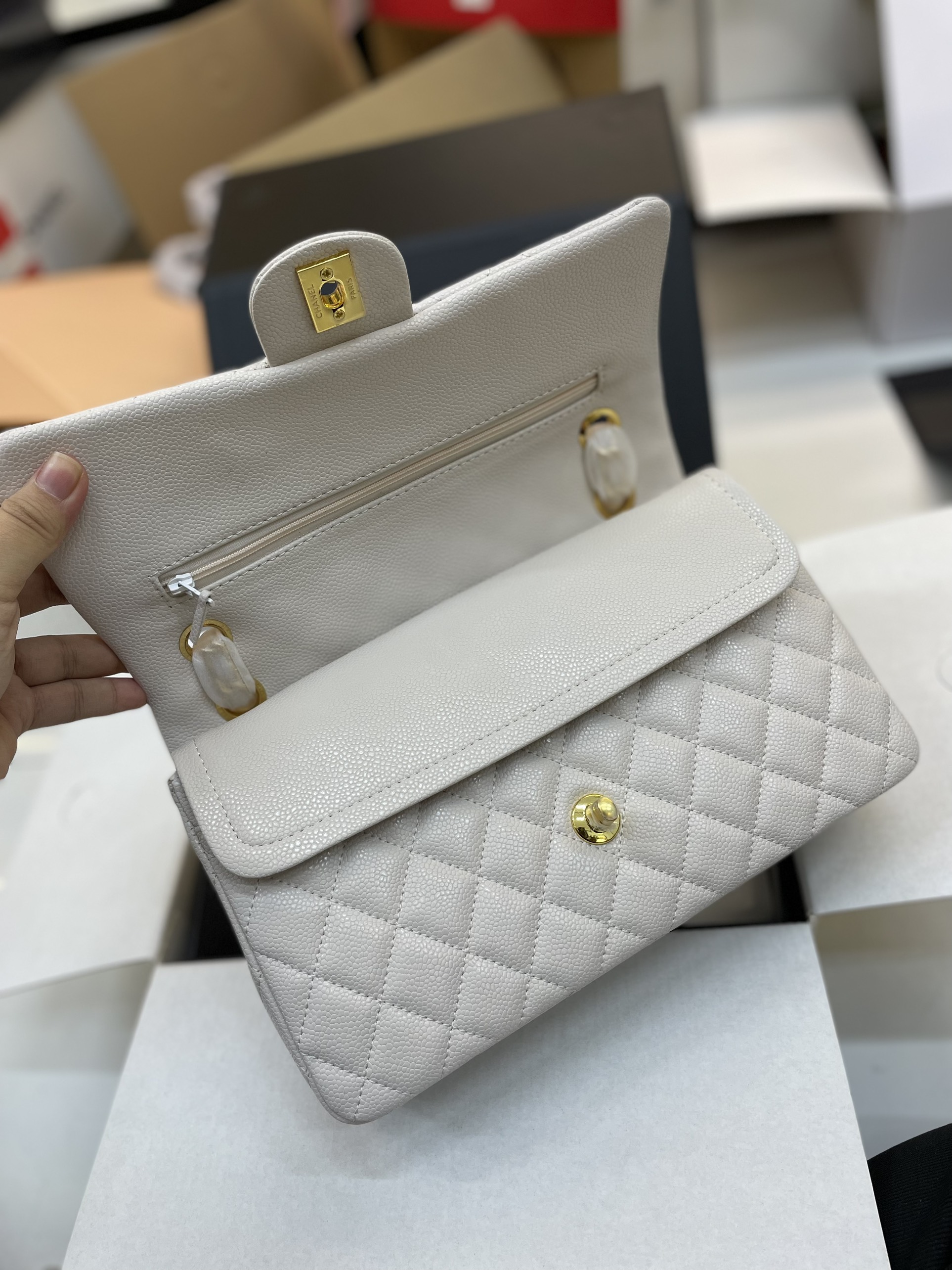 Túi Xách CHANEL Super Classic Single Flap Black Caviar Màu Trắng Size 26cm