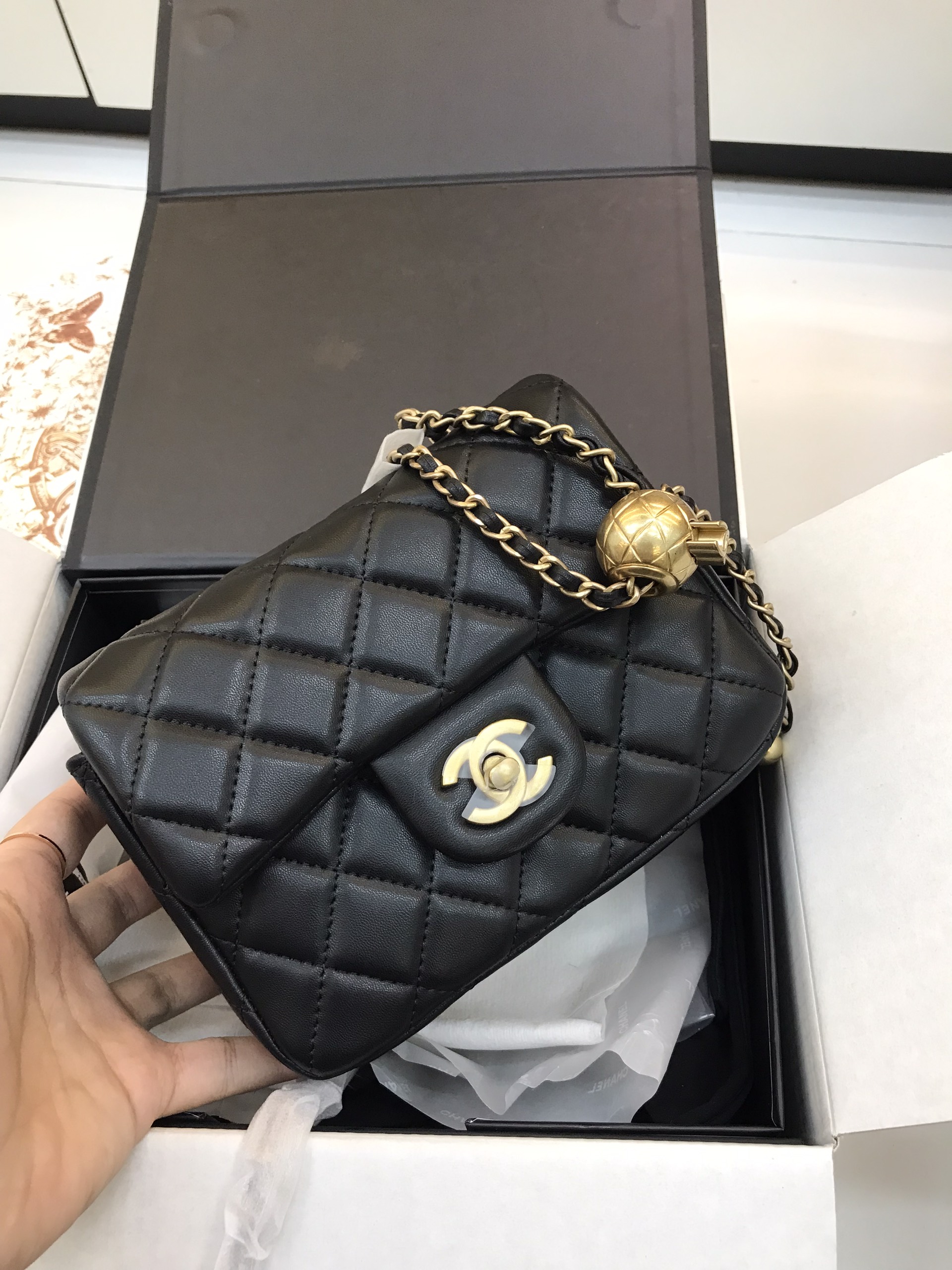 Túi Xách Chanel Classic Super MINI CHARM Black Round Ball Size 18cm