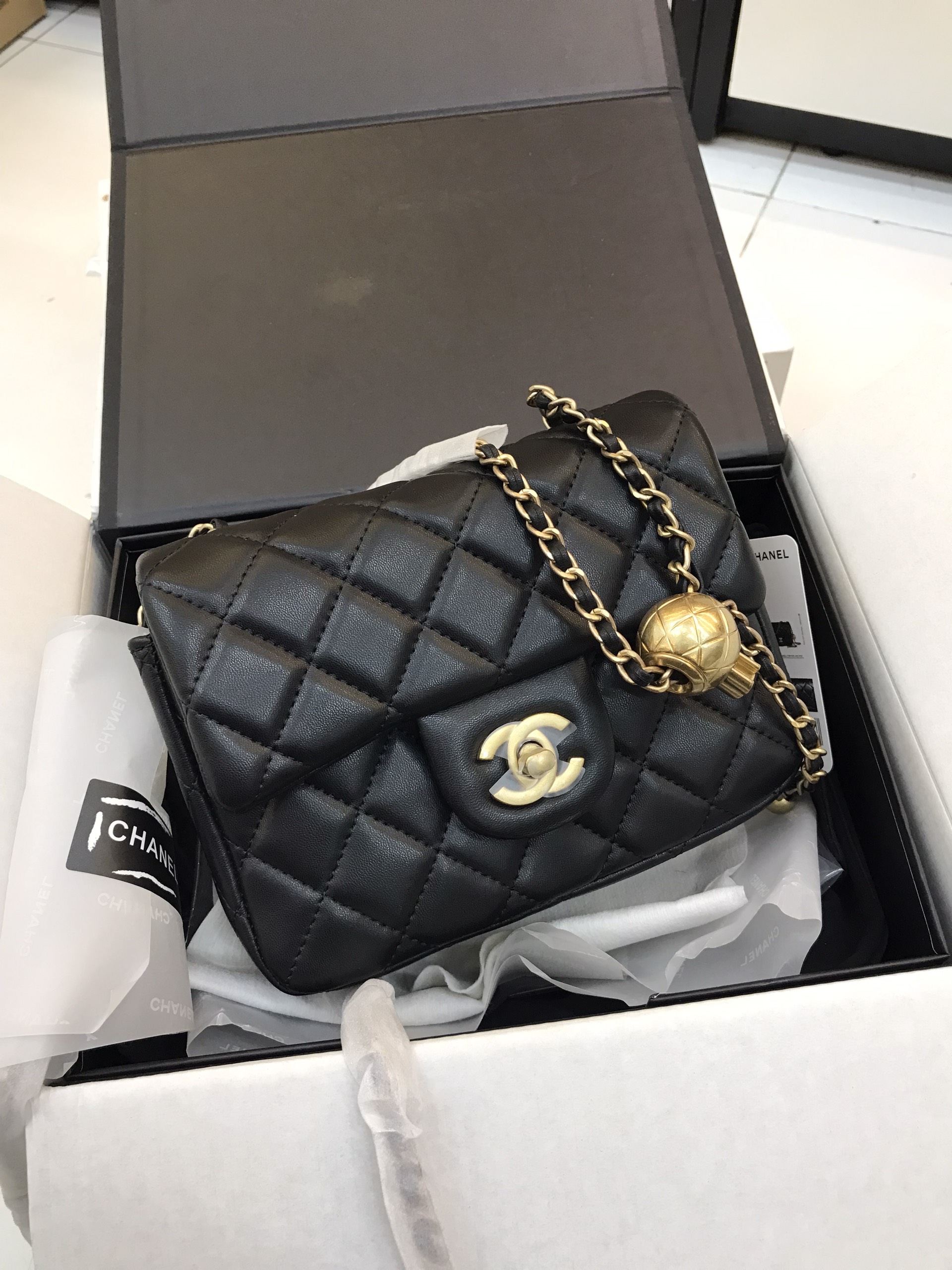 Túi Xách Chanel Classic Super MINI CHARM Black Round Ball Size 18cm
