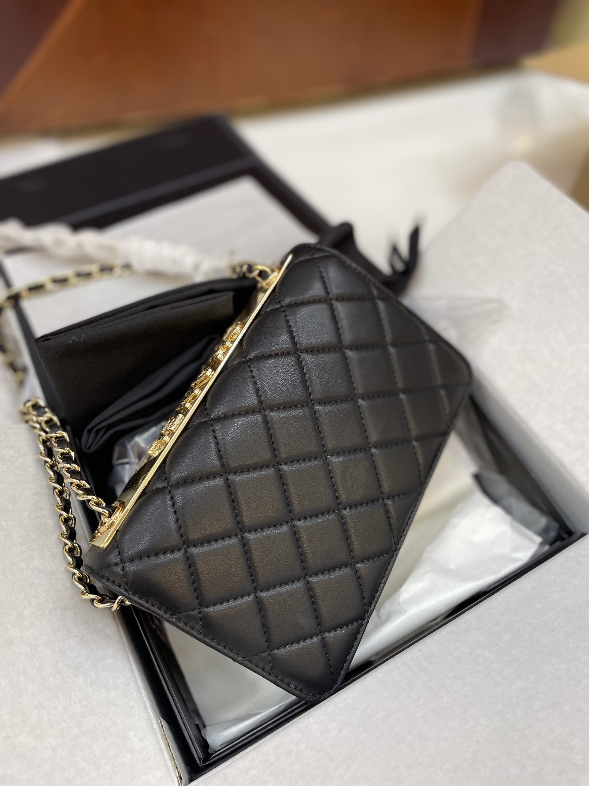 ️️️Túi Xách Chanel Super Trendy WOC  Màu Đen