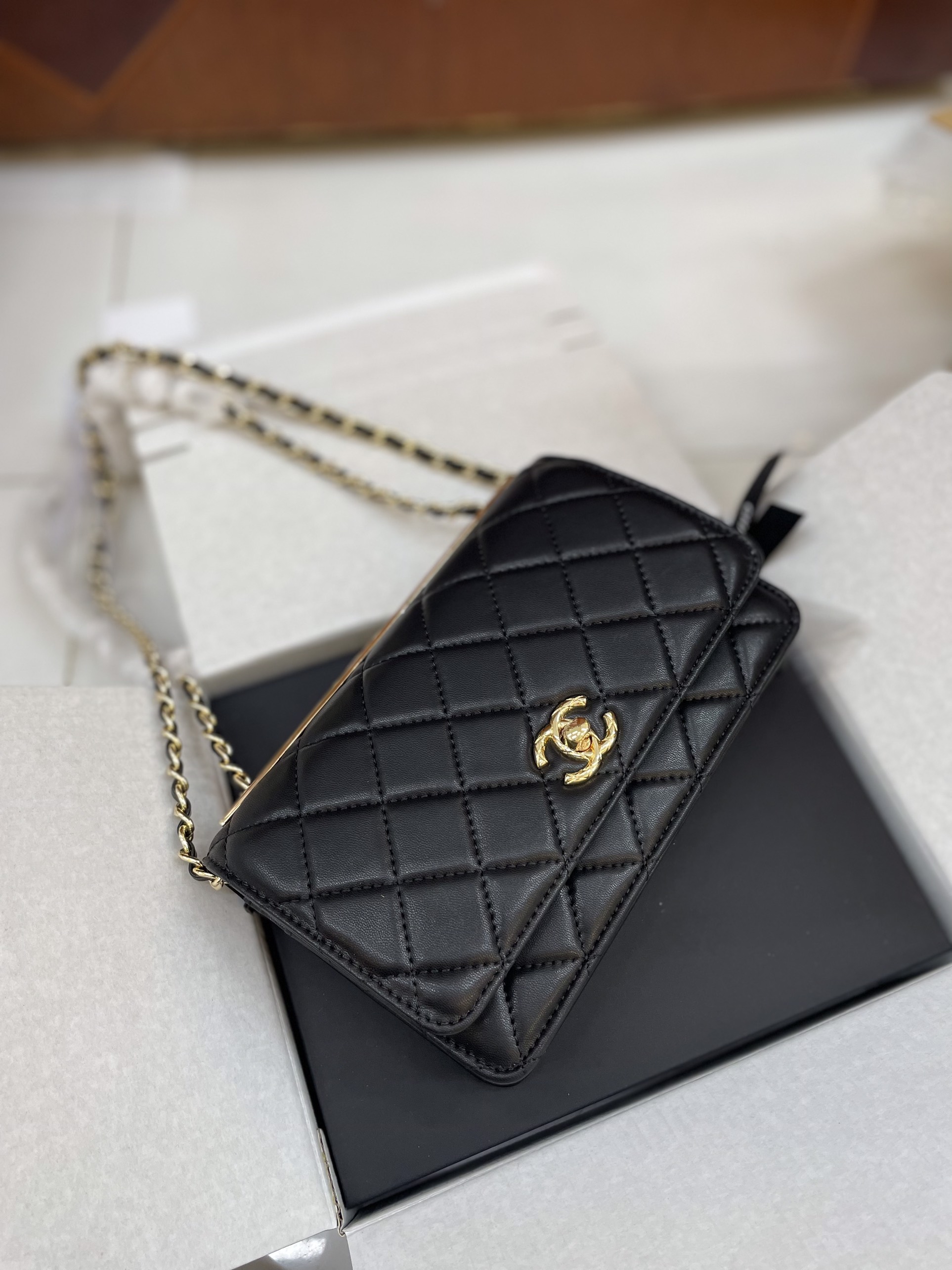 ️️️Túi Xách Chanel Super Trendy WOC  Màu Đen