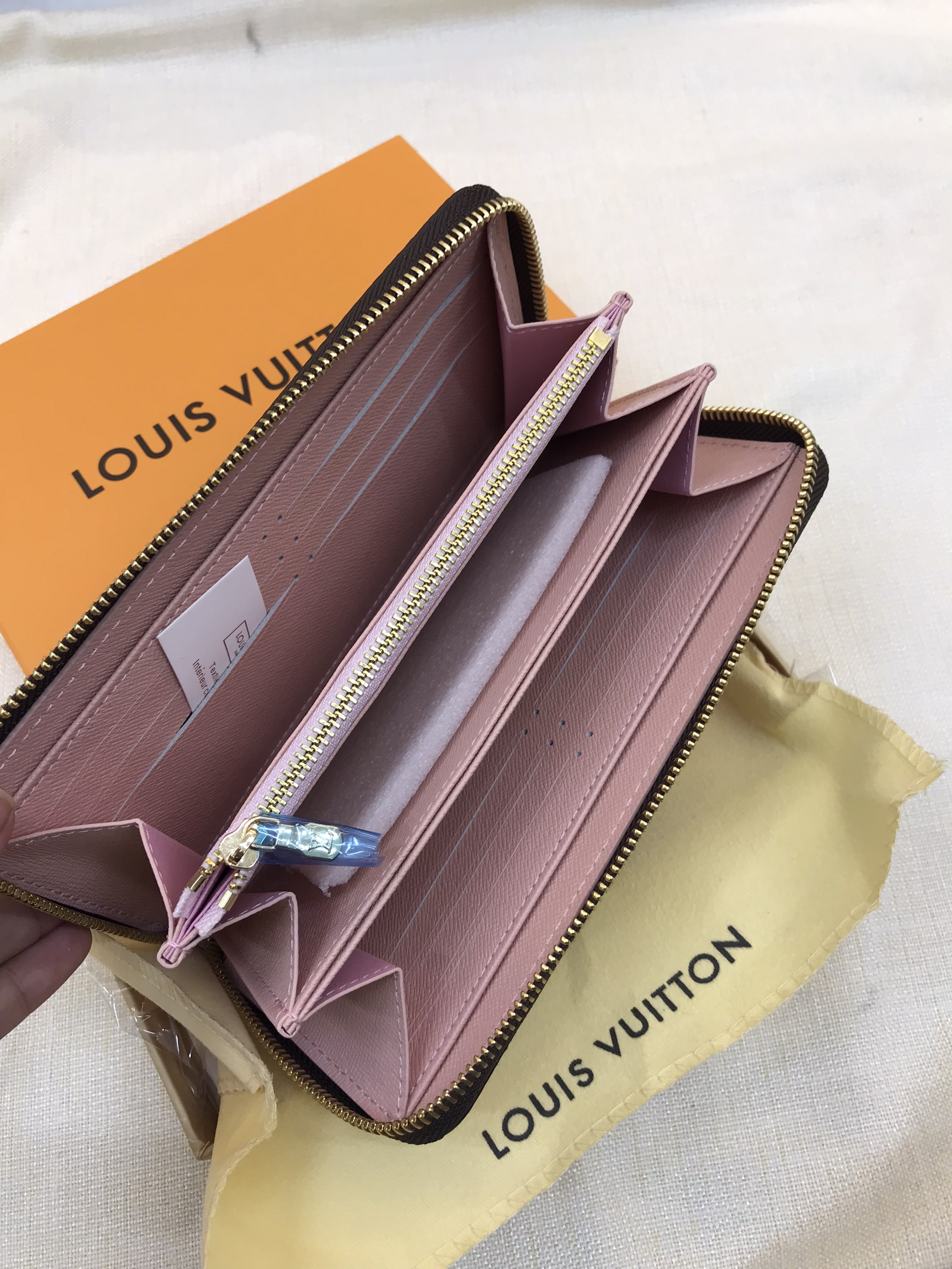 Ví Louis Vuitton Zippy Wallet Xmas 2022