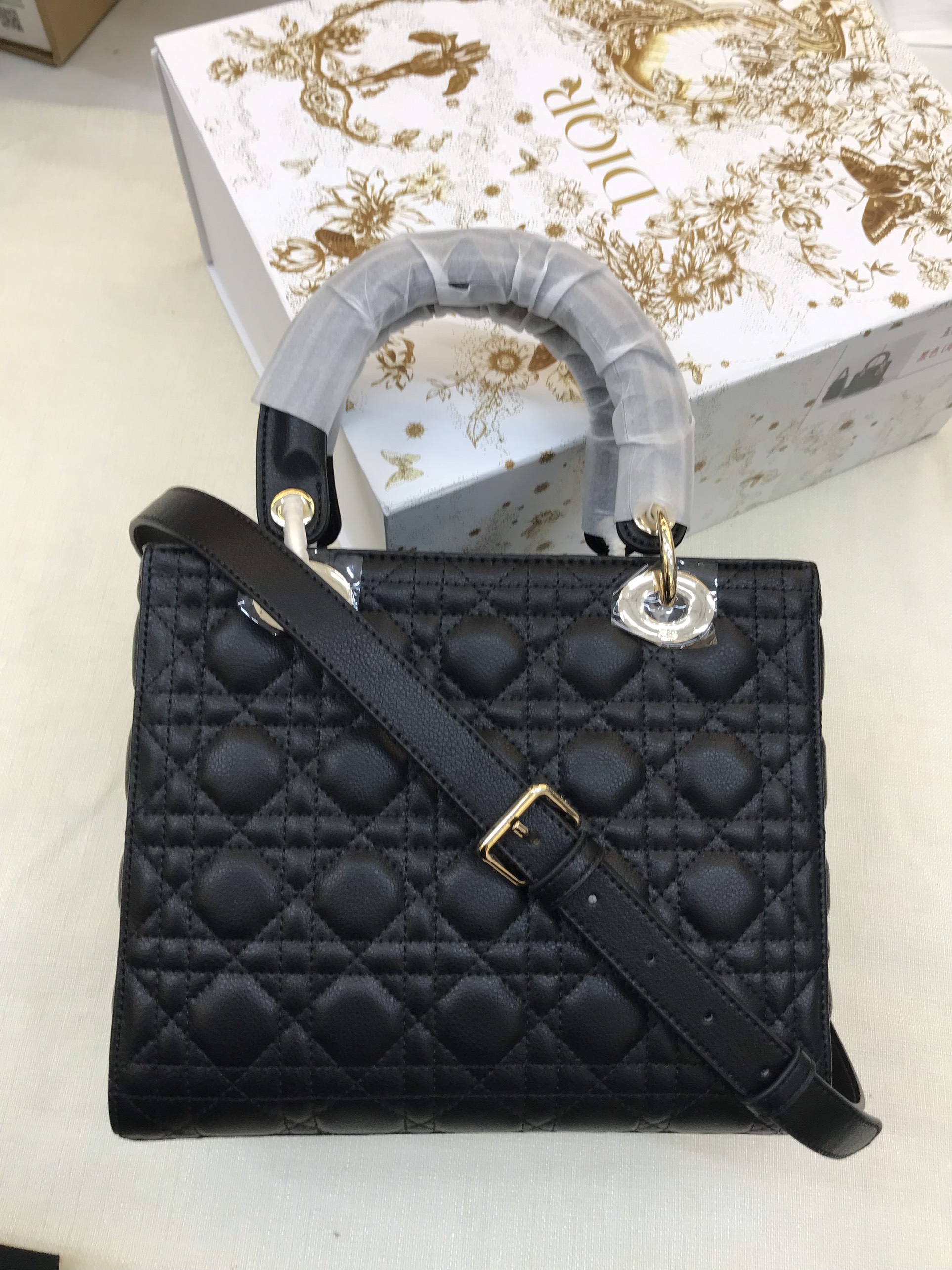 Túi Xách Dior Medium Lady Patent Cannage Calfskin Màu Đen