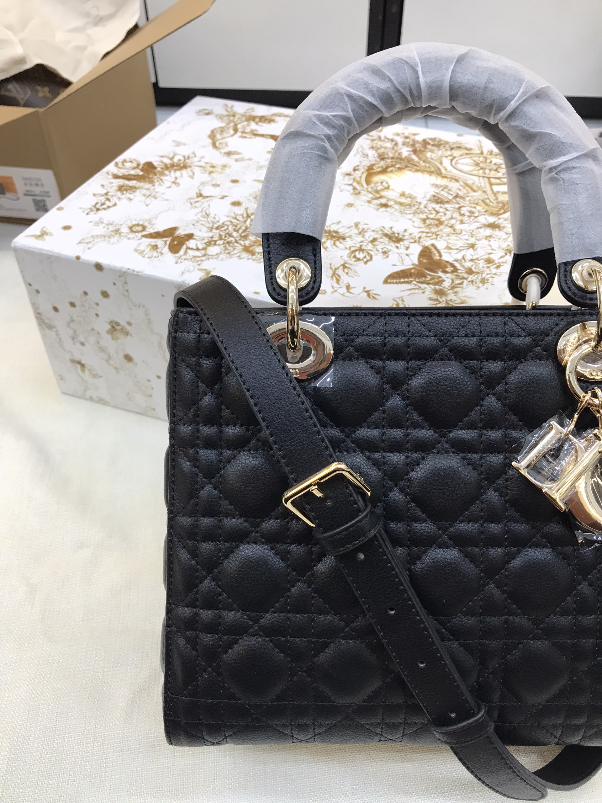 Túi Xách Dior Medium Lady Patent Cannage Calfskin Màu Đen