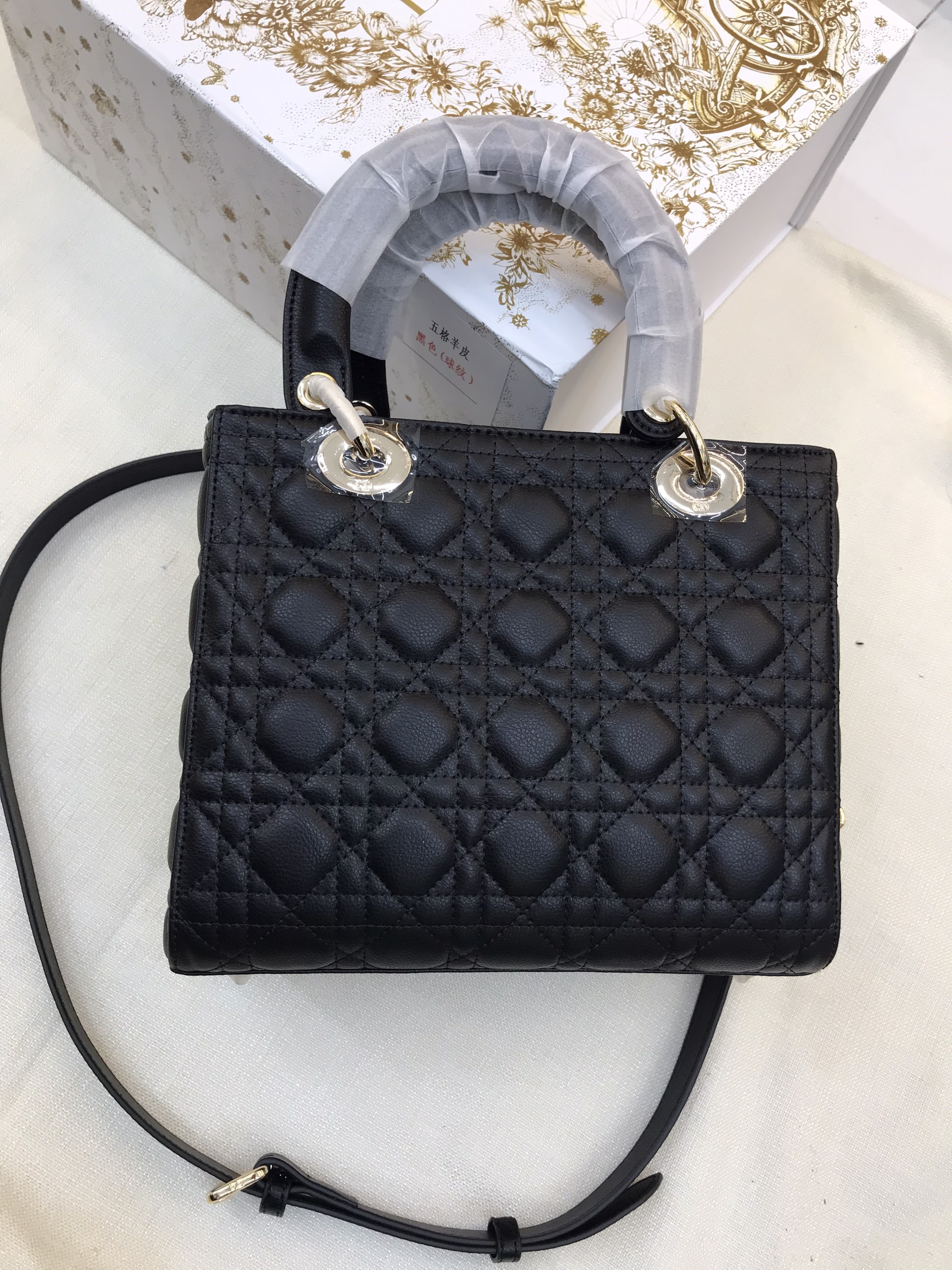 Túi Xách Dior Medium Lady Patent Cannage Calfskin Màu Đen