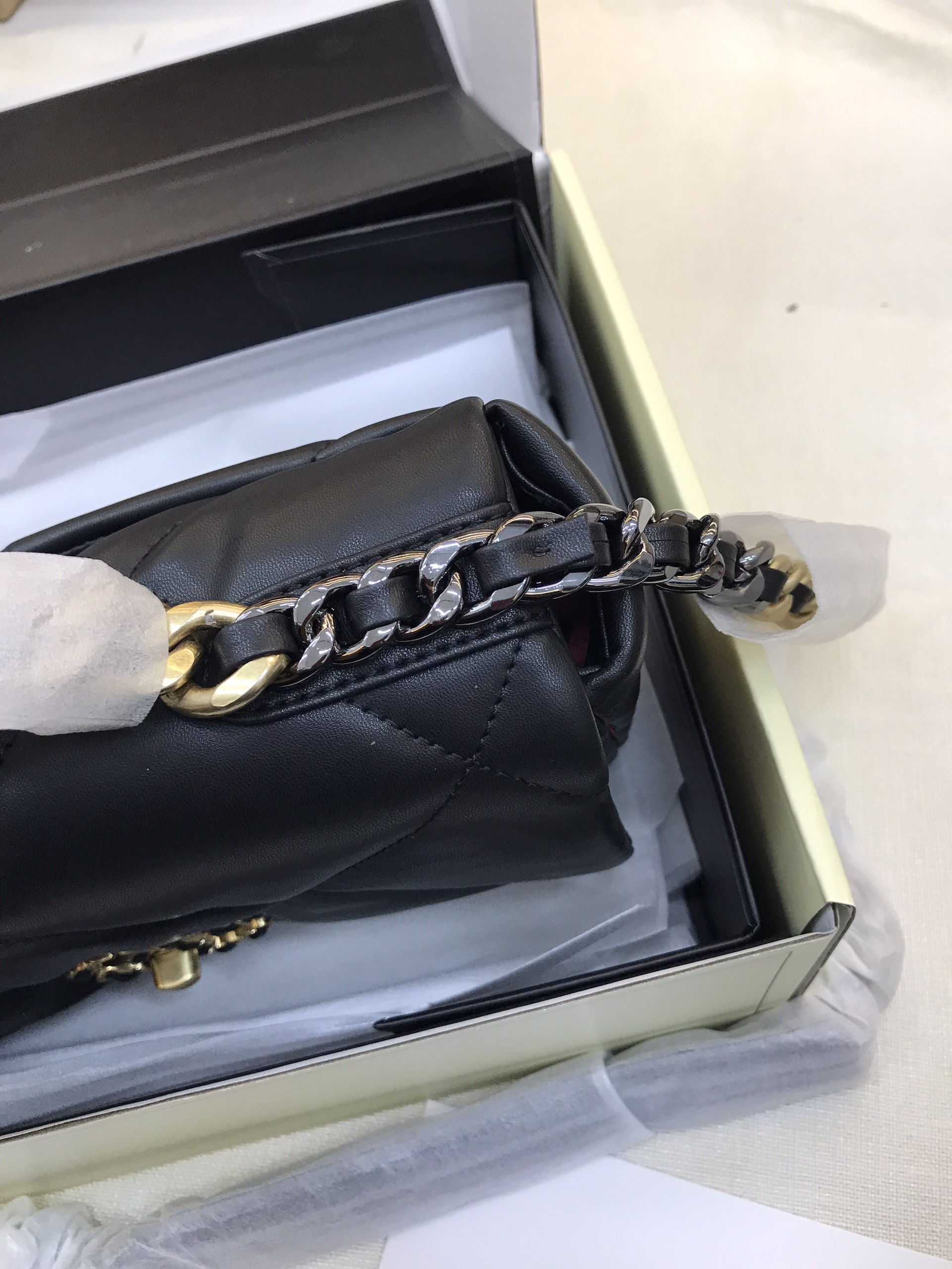Túi Xách CHANEL Super 19 Large HANDBAG Màu Đen