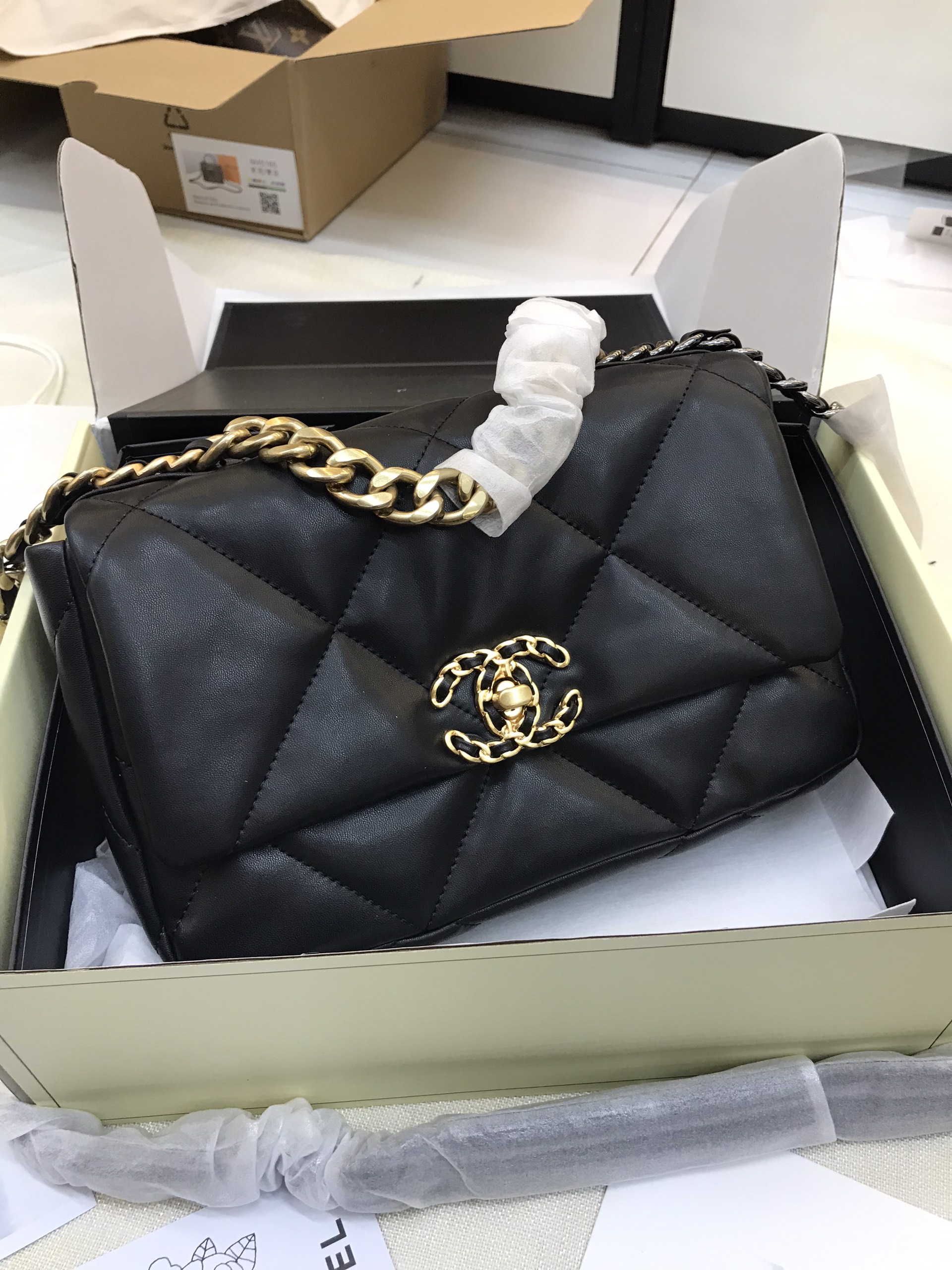Túi Xách CHANEL Super 19 Large HANDBAG Màu Đen