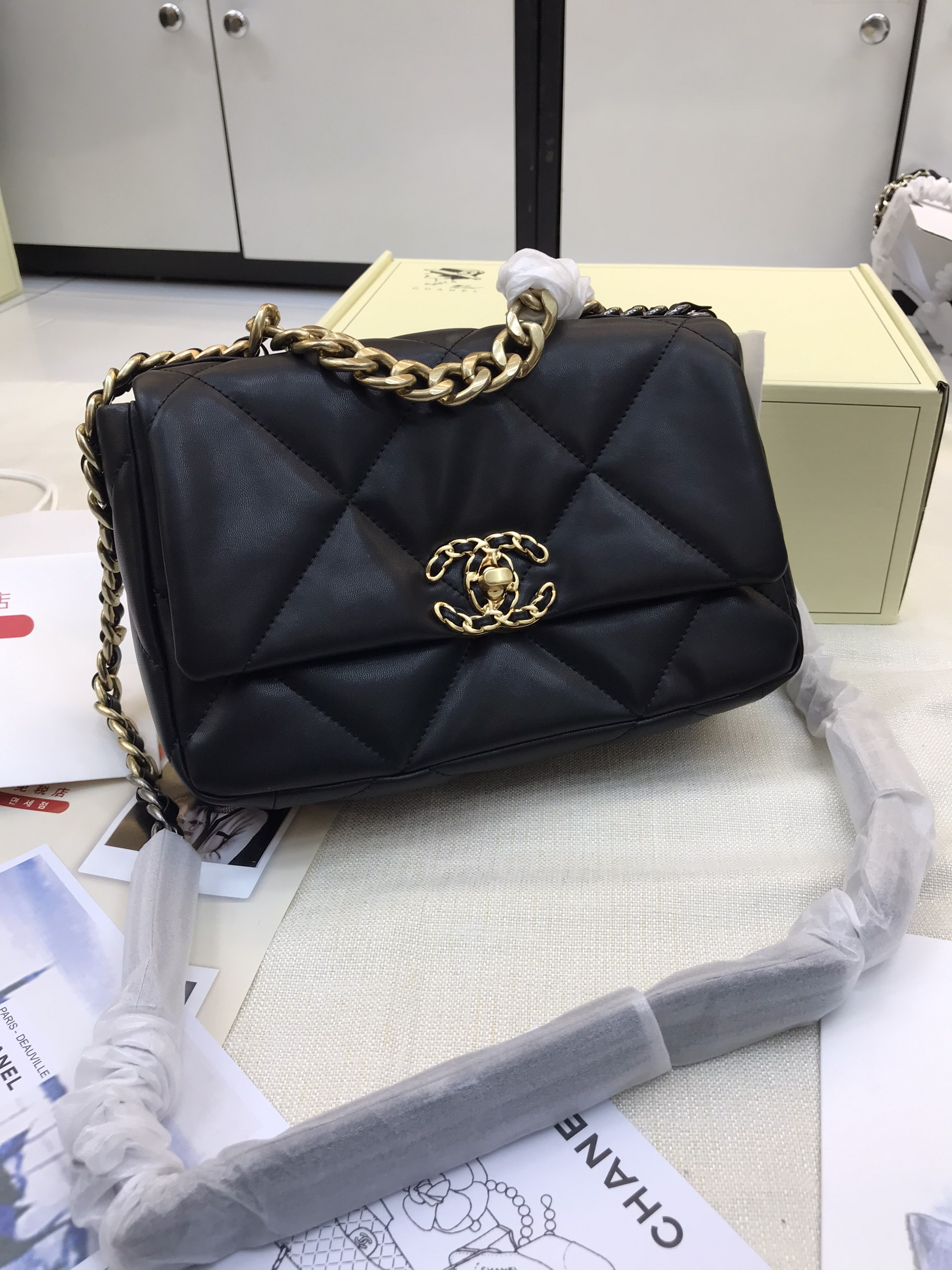 Túi Xách CHANEL Super 19 Large HANDBAG Màu Đen