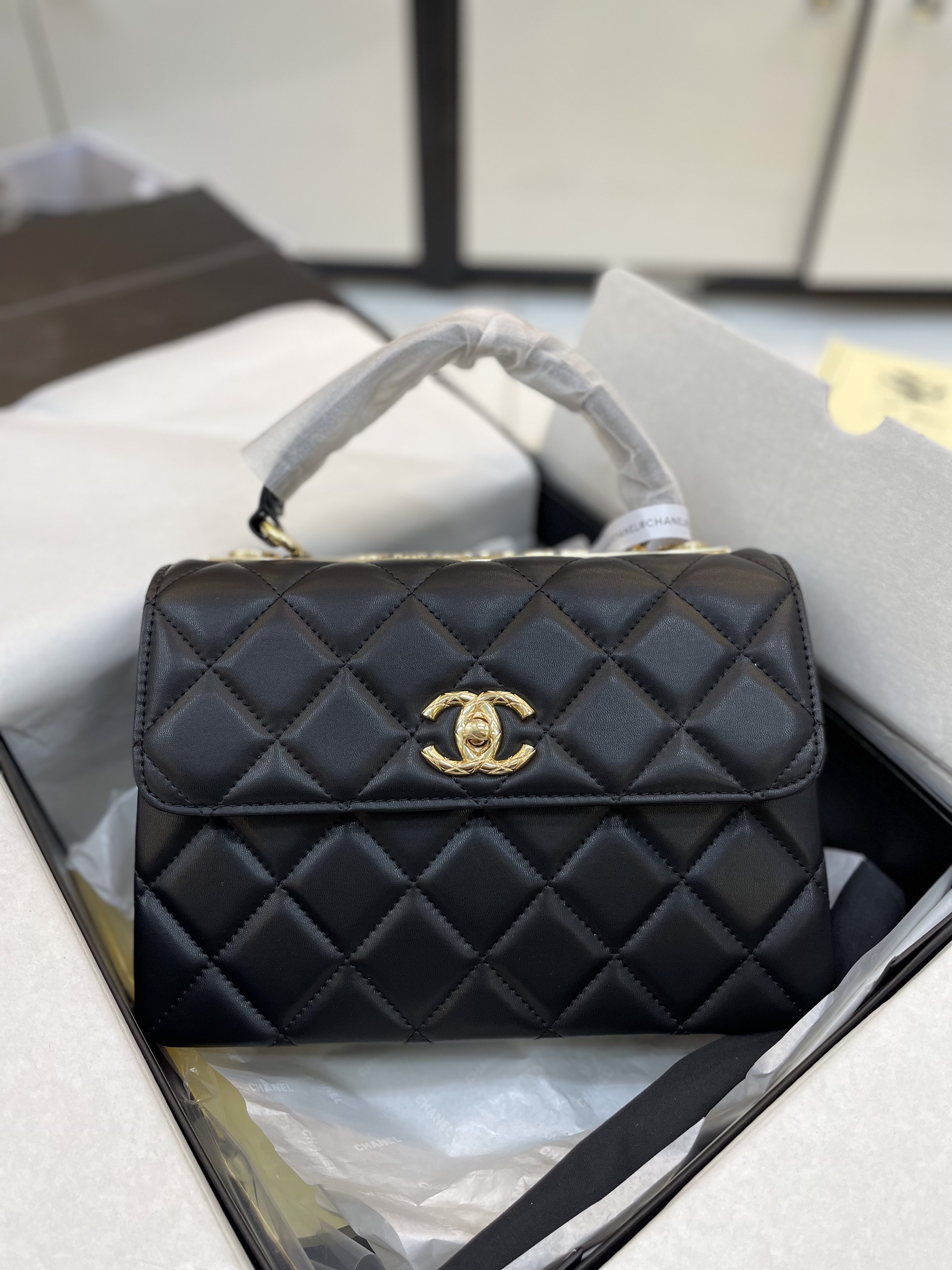 Túi Xách Chanel Super Trendy CC Top Handle Màu Đen