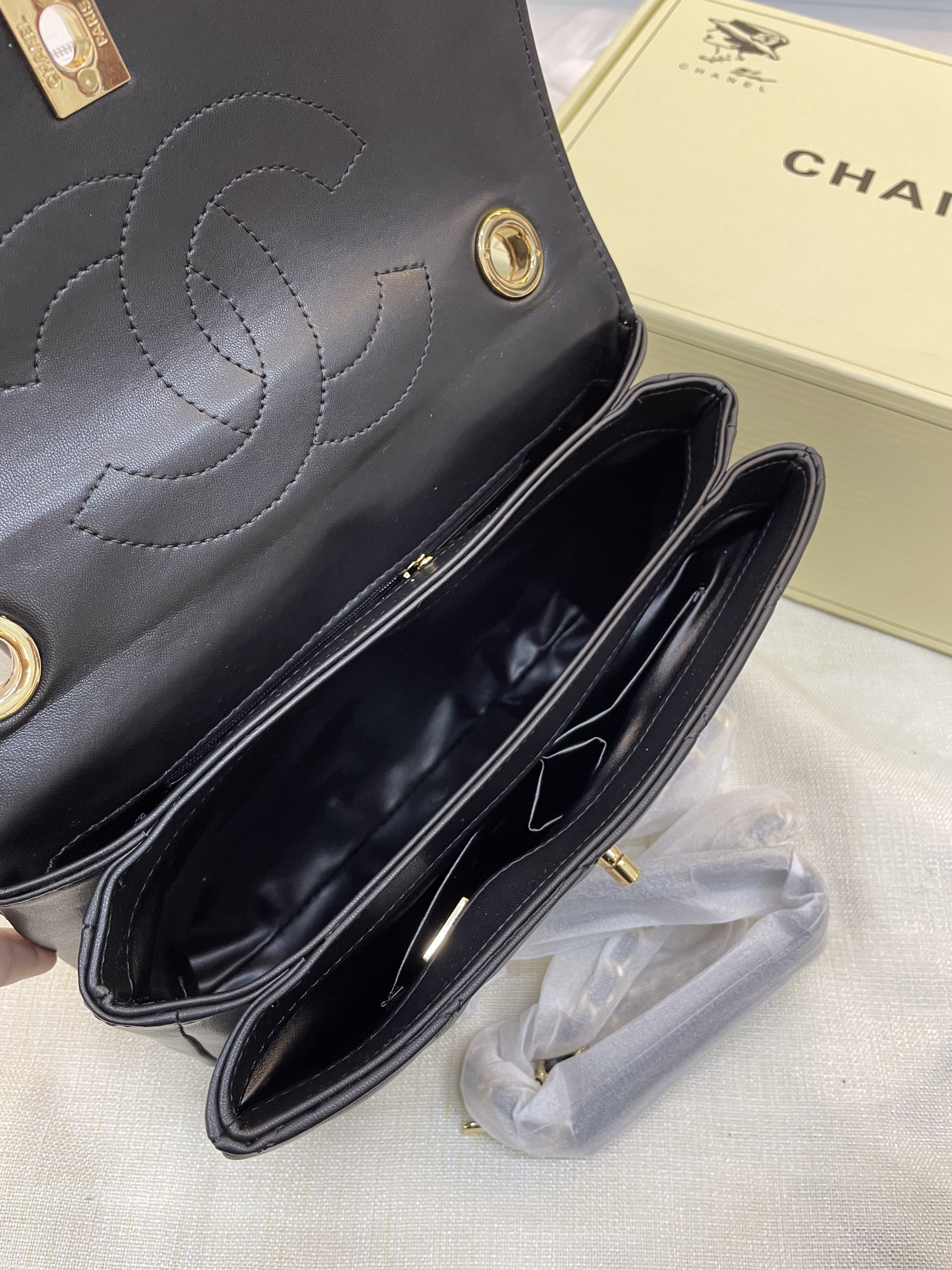 Túi Xách Chanel Super Trendy CC Top Handle Màu Đen