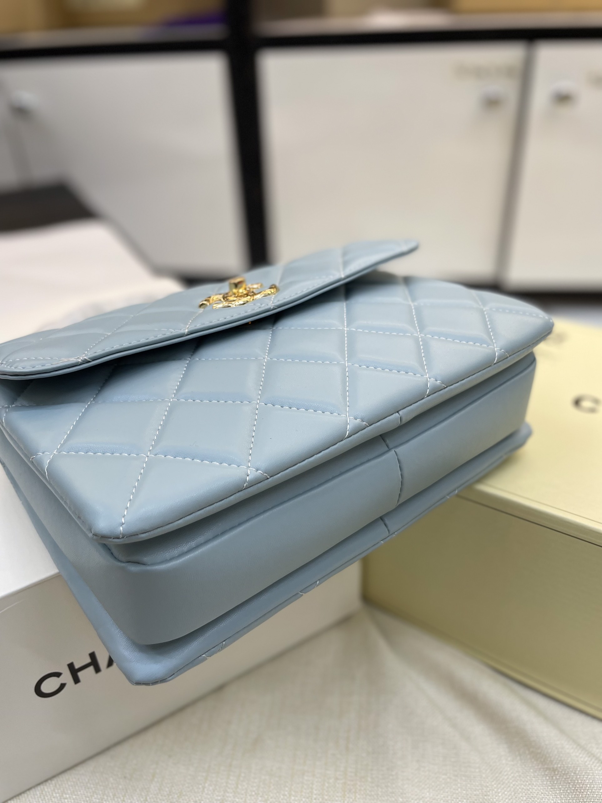 Túi Xách CHANEL Super TRENDY CC Màu Xanh Pastel